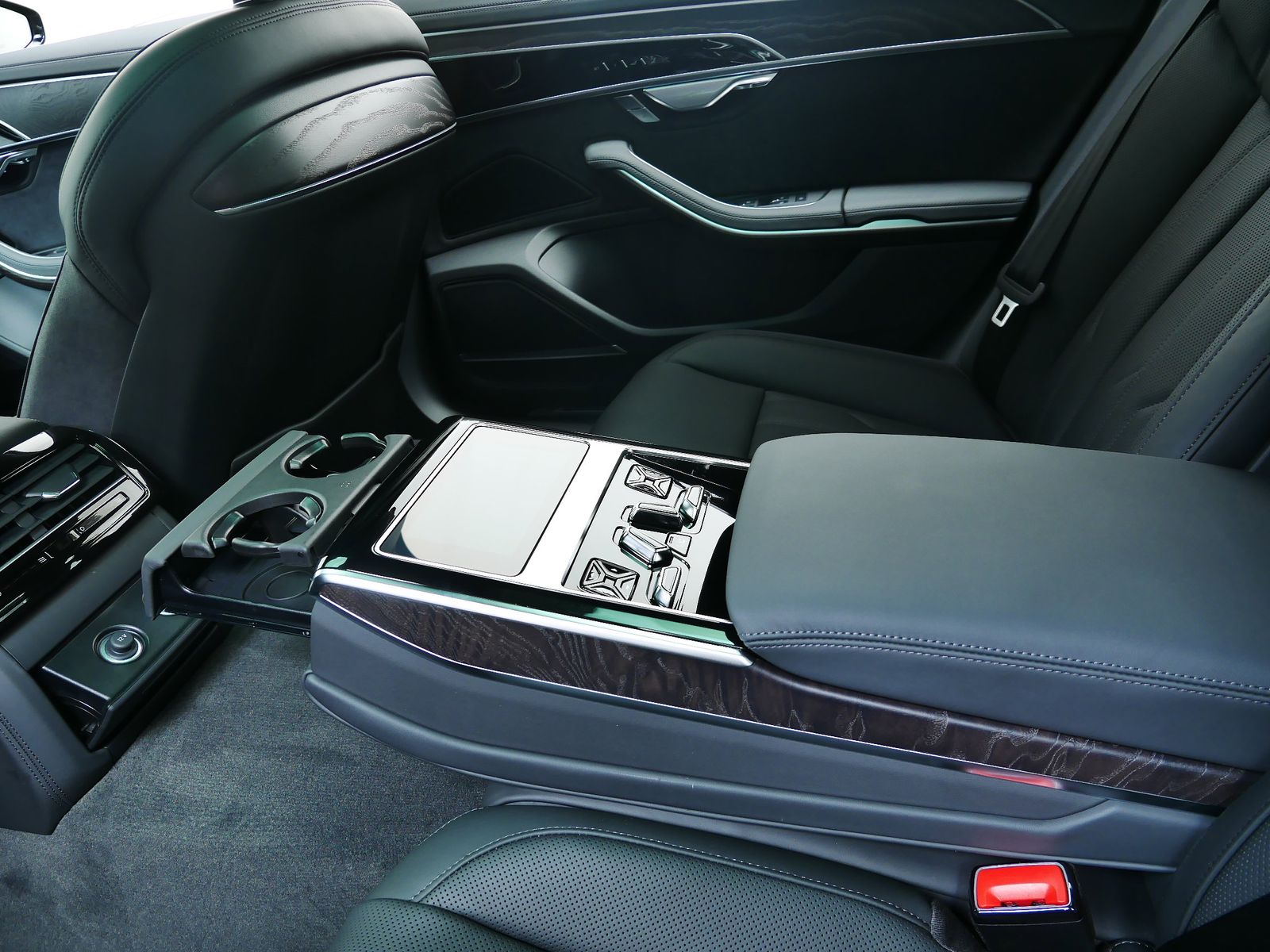 Thumbnail: 2025 Audi A8 - 13