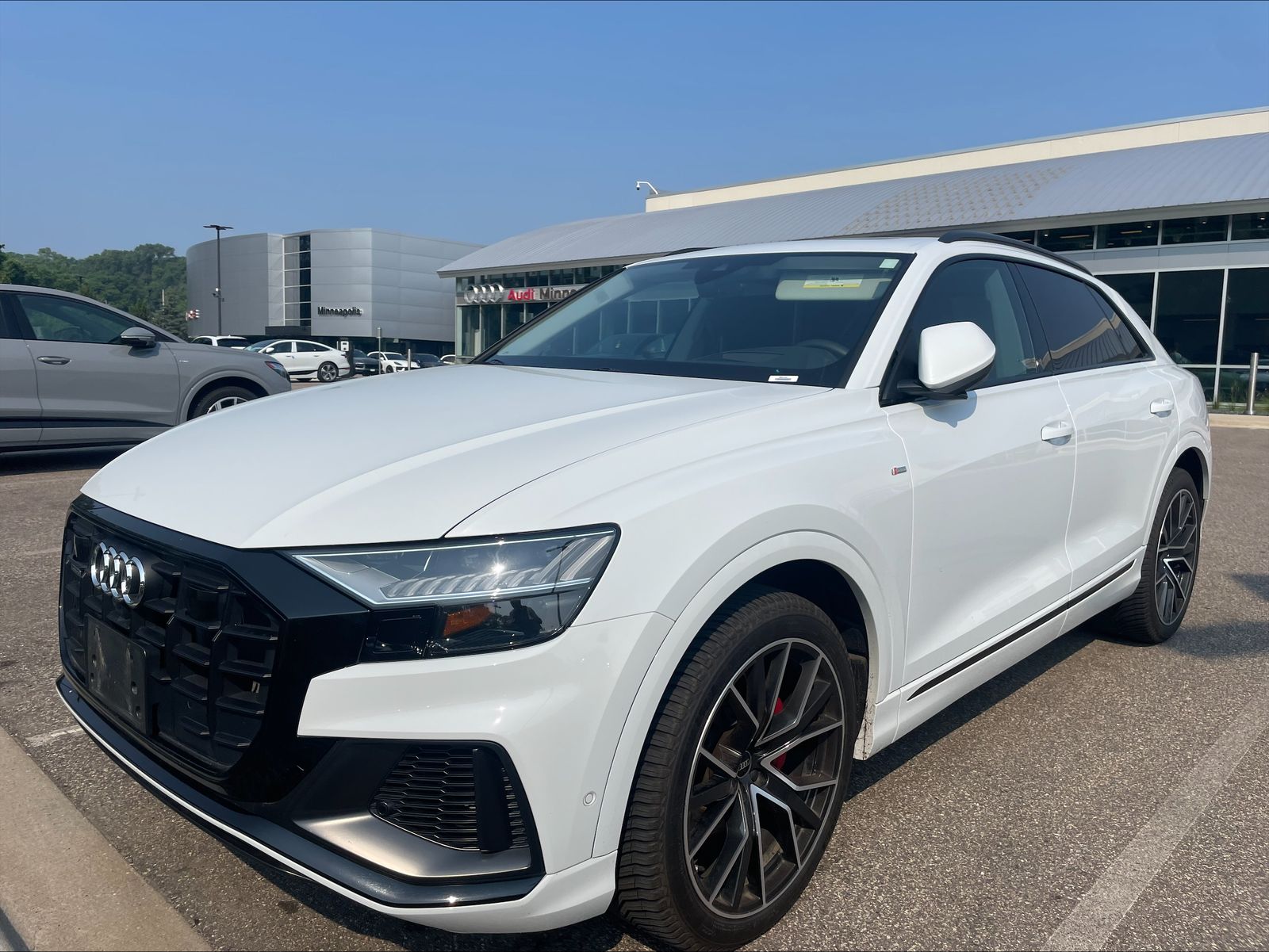 Thumbnail: 2023 Audi Q8 - 1