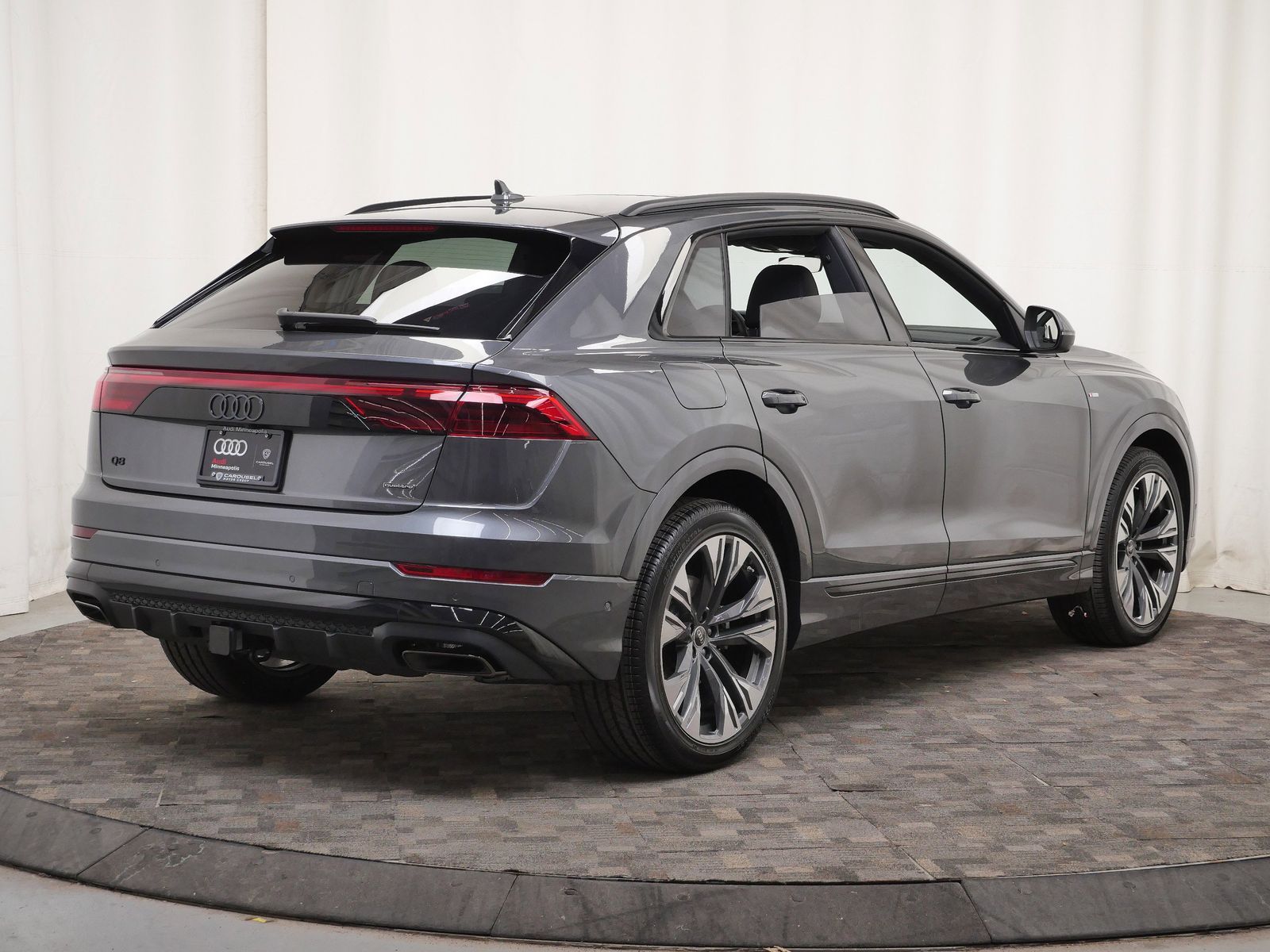 Thumbnail: 2026 Audi Q8 - 6