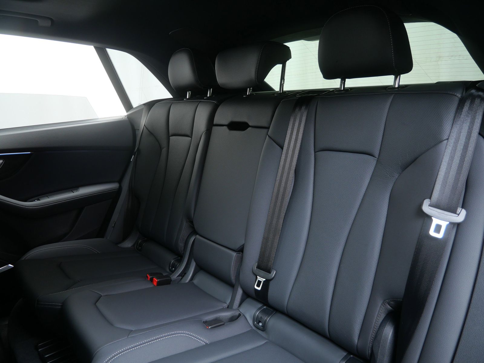 Thumbnail: 2026 Audi Q8 - 13