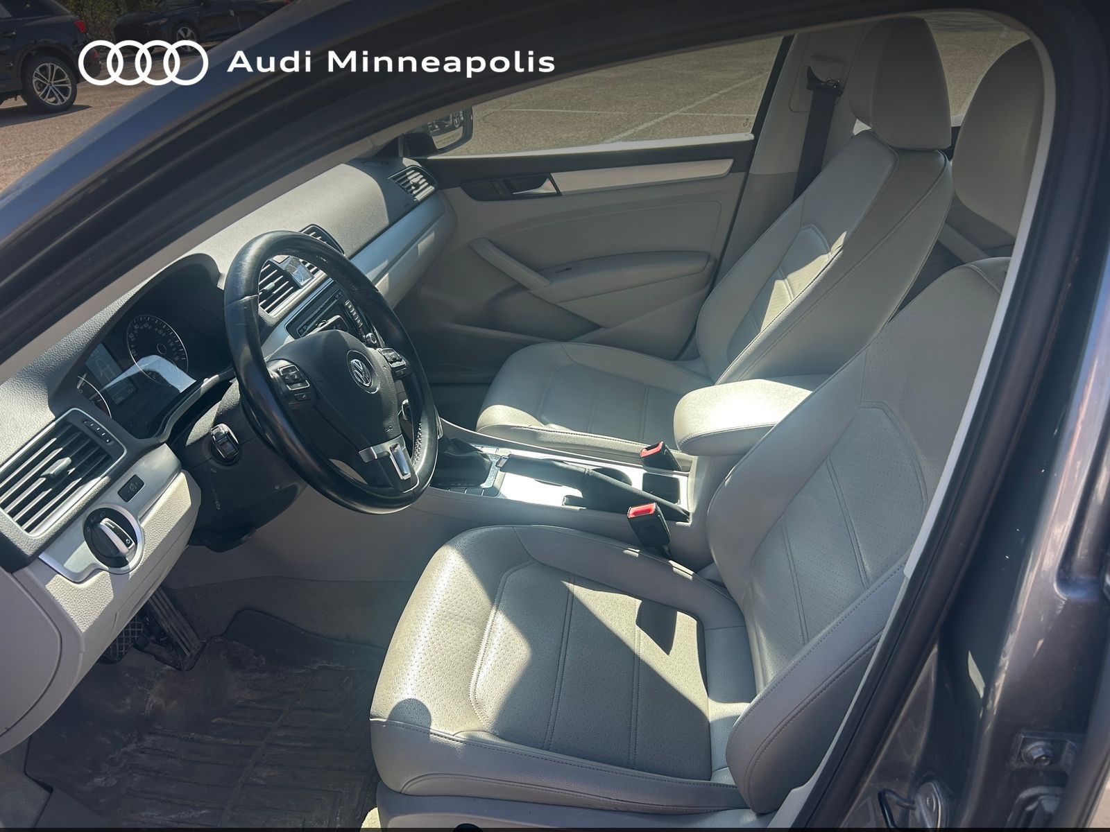 Thumbnail: 2013 Volkswagen Passat - 11