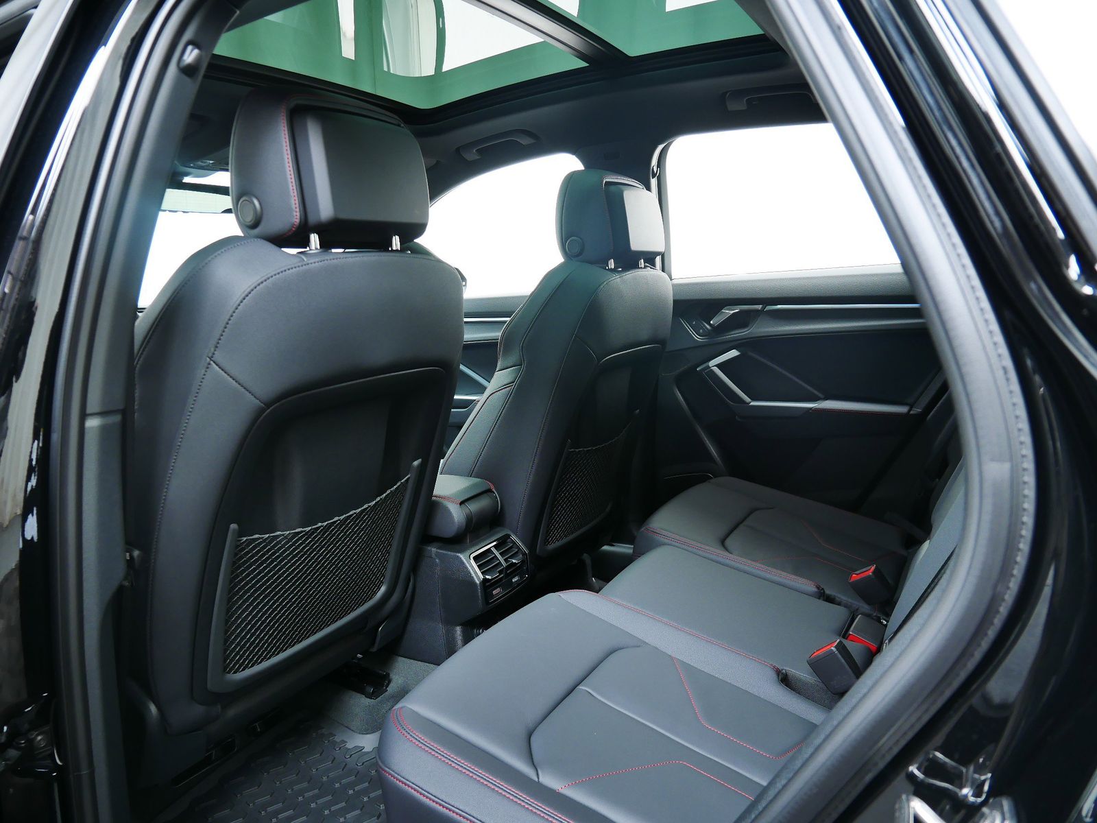 Thumbnail: 2025 Audi Q3 - 12