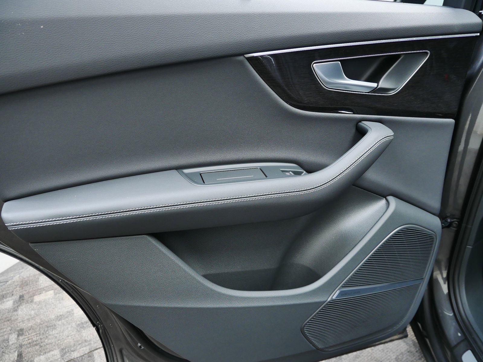 Thumbnail: 2026 Audi Q7 - 13