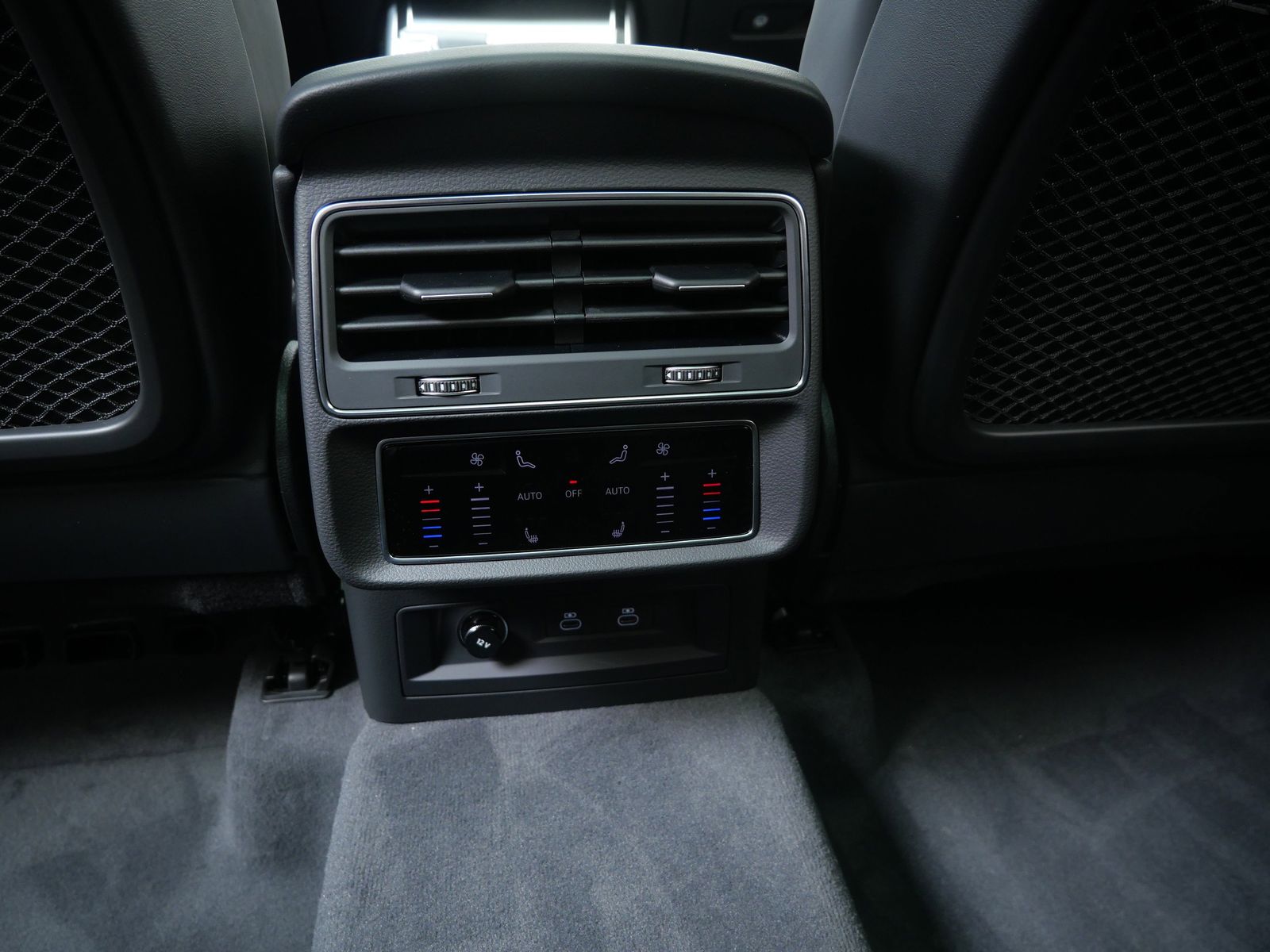 Thumbnail: 2026 Audi Q7 - 14