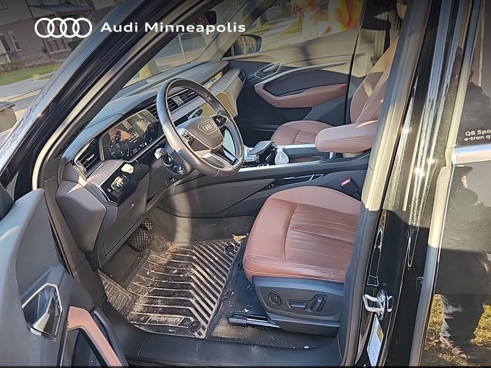 Thumbnail: 2024 Audi Q8 e-tron - 2