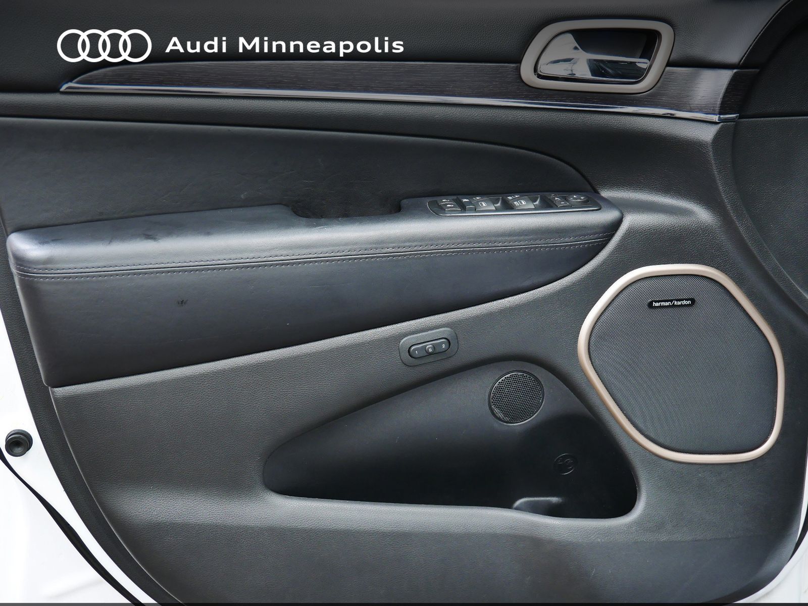 Thumbnail: 2016 Jeep Grand Cherokee - 11