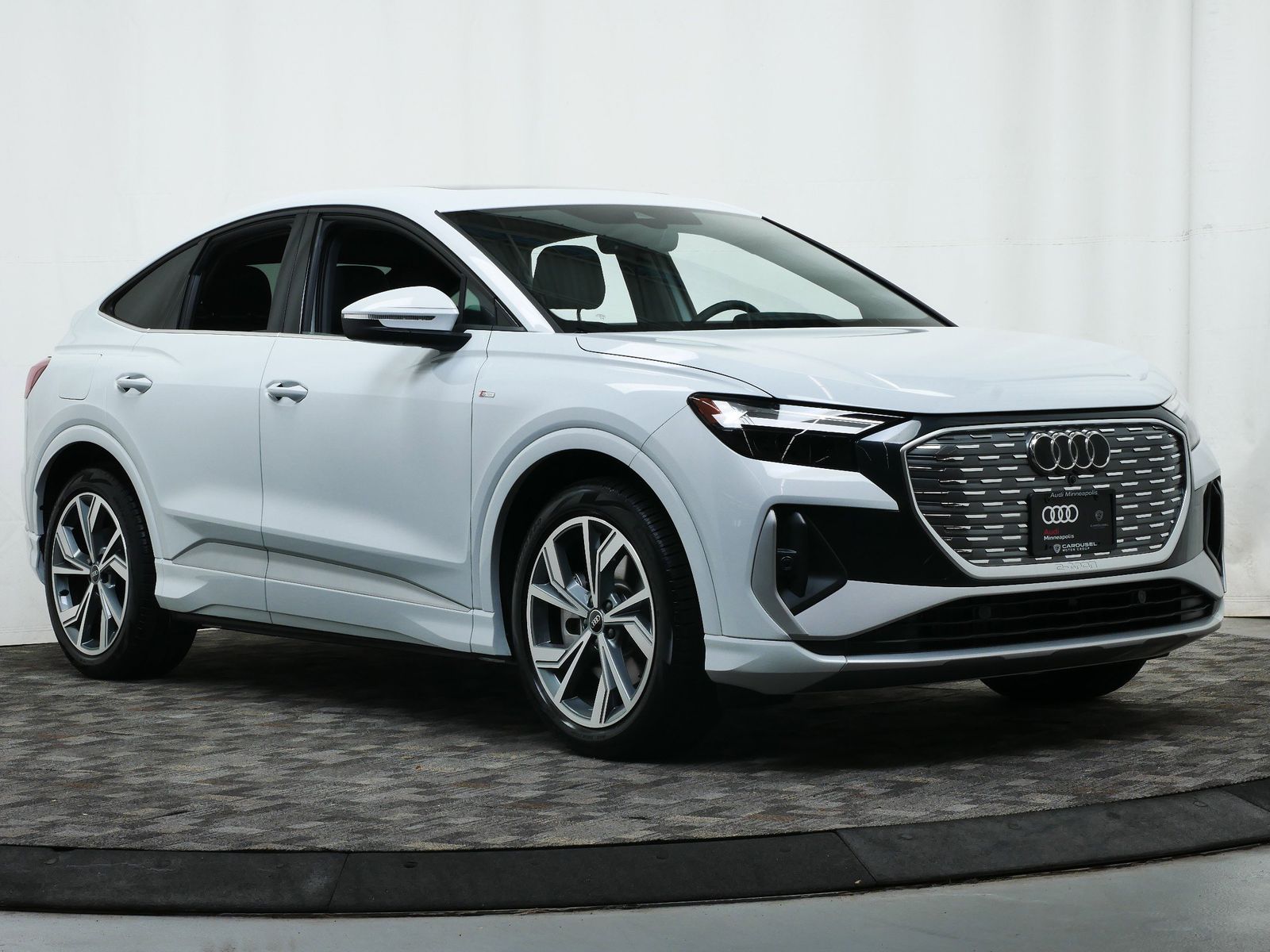 Thumbnail: 2025 Audi Q4 e-tron - 8