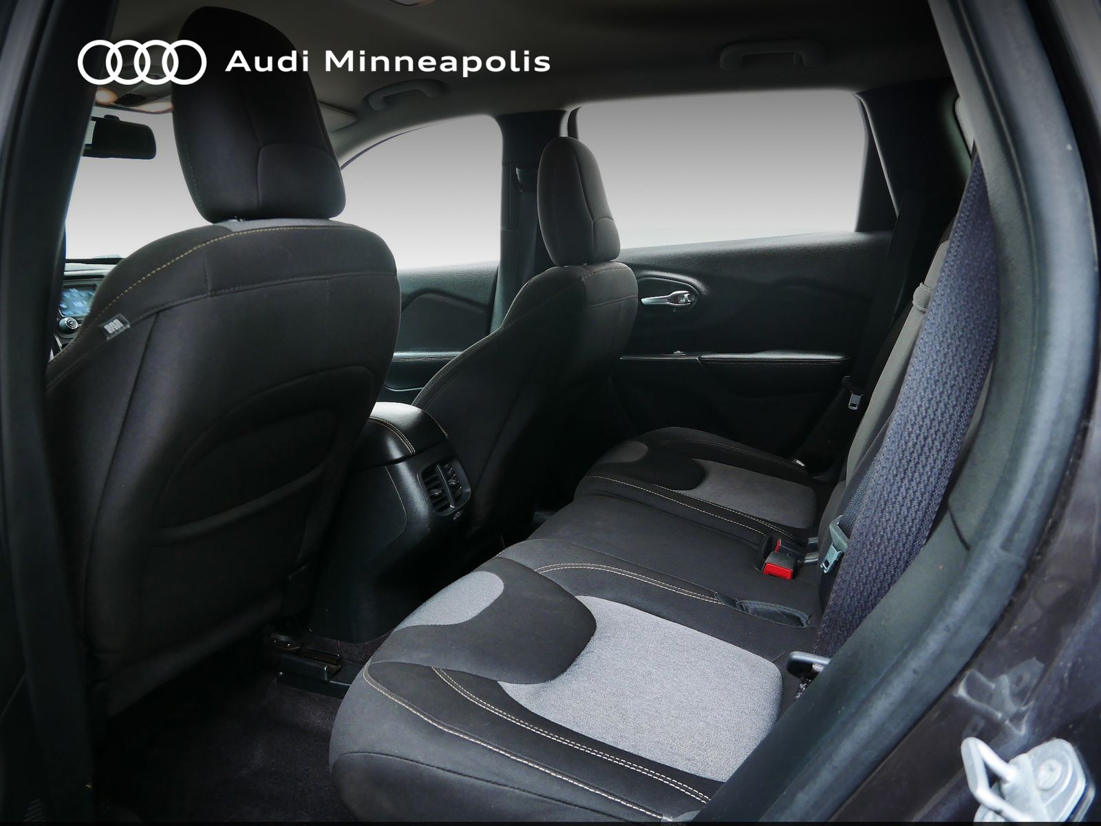 Thumbnail: 2016 Jeep Cherokee - 14