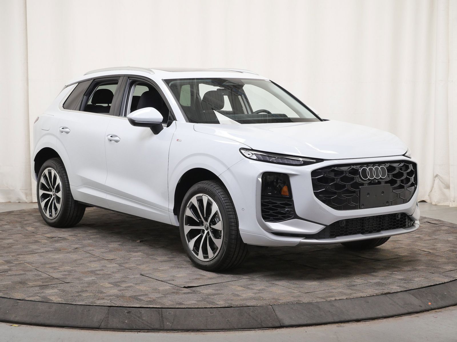 Thumbnail: 2026 Audi Q3 - 8