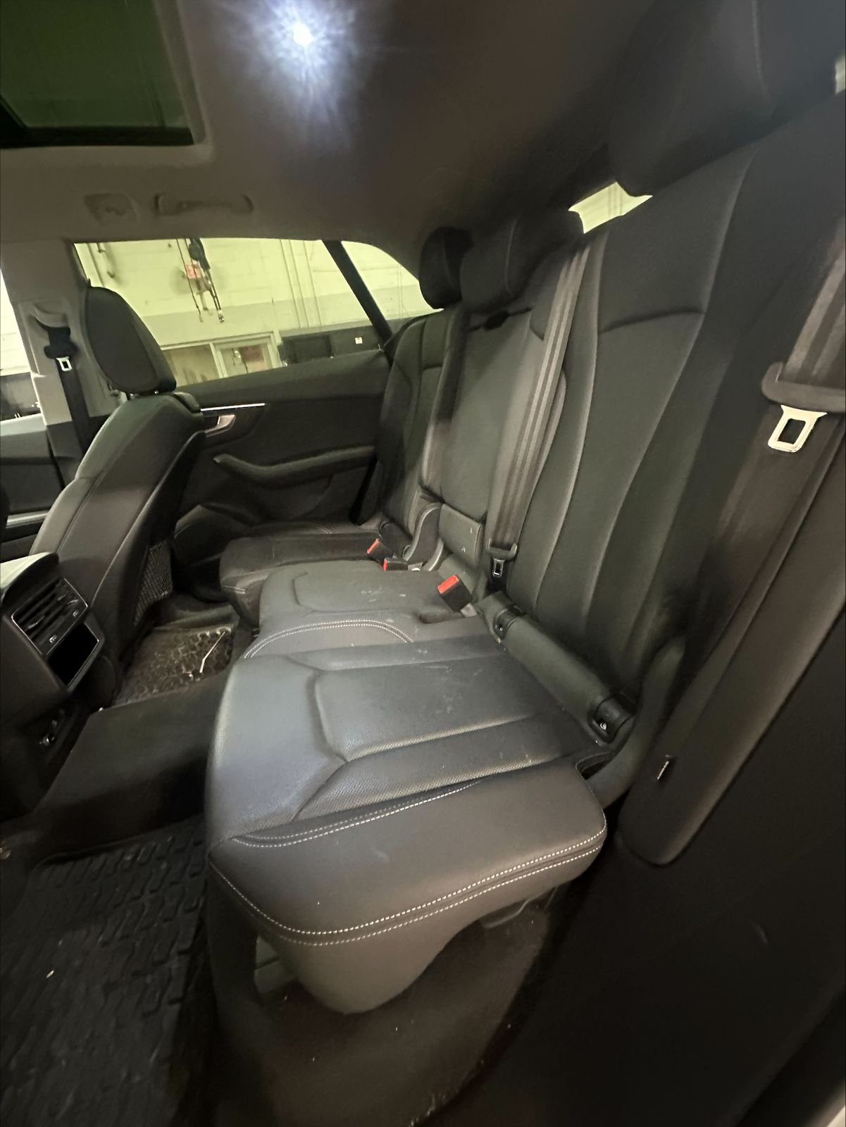 Thumbnail: 2023 Audi Q8 - 10