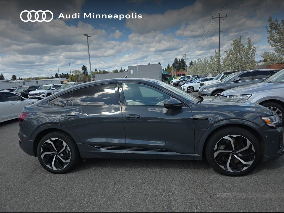 Thumbnail: 2024 Audi Q8 e-tron - 3