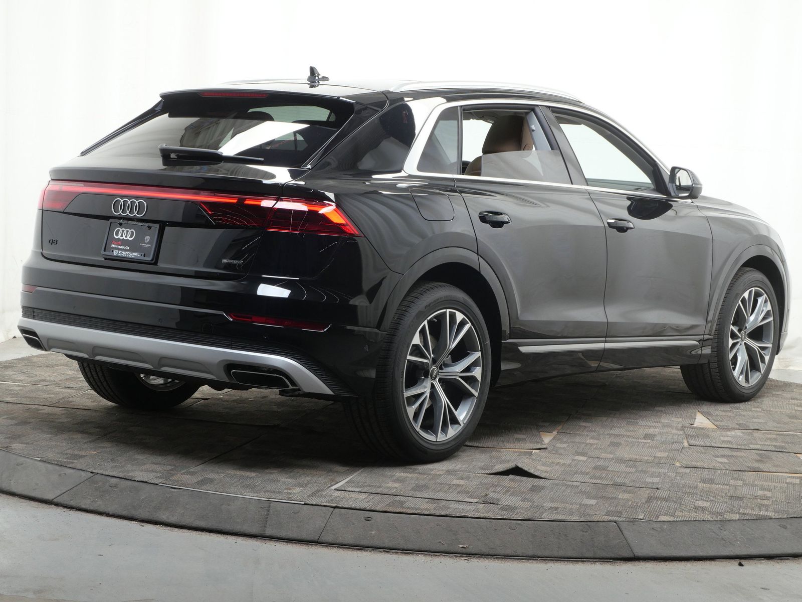 Thumbnail: 2026 Audi Q8 - 6