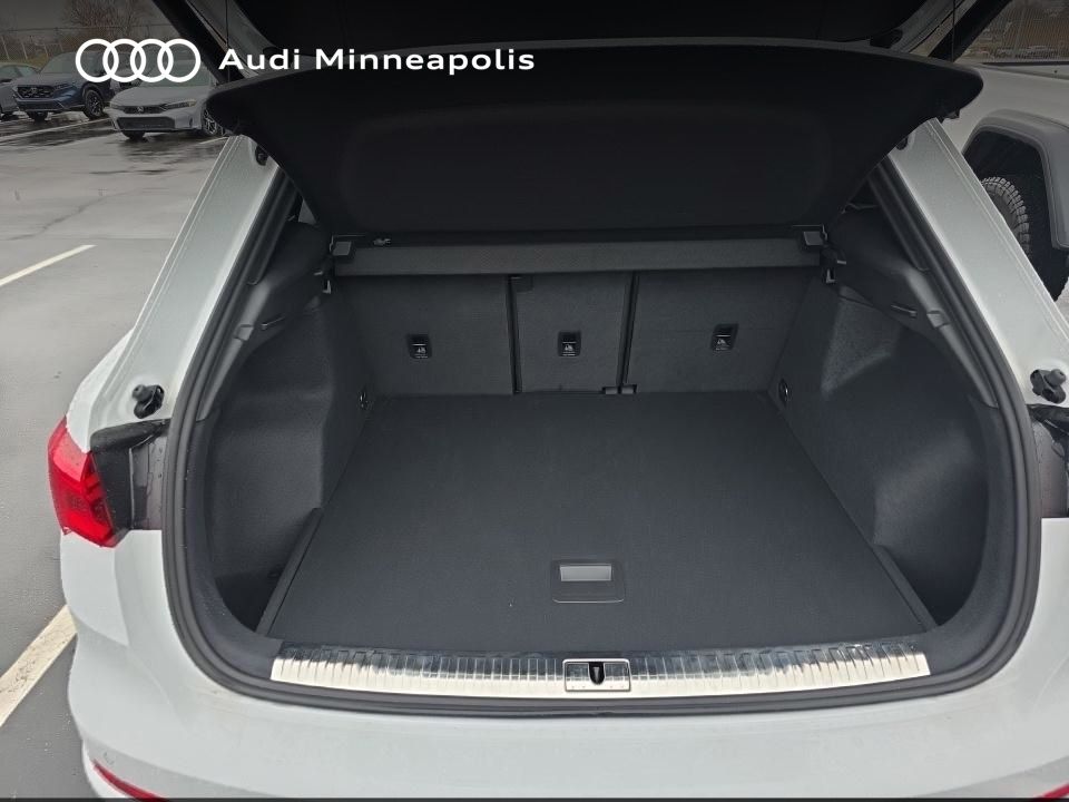 Thumbnail: 2023 Audi Q3 - 10