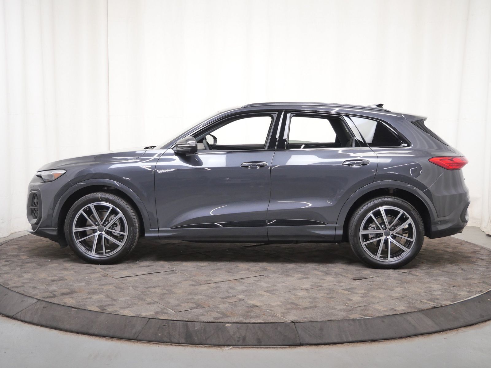Thumbnail: 2026 Audi Q5 - 3