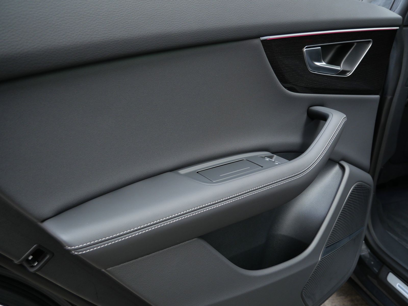 Thumbnail: 2026 Audi Q8 - 13