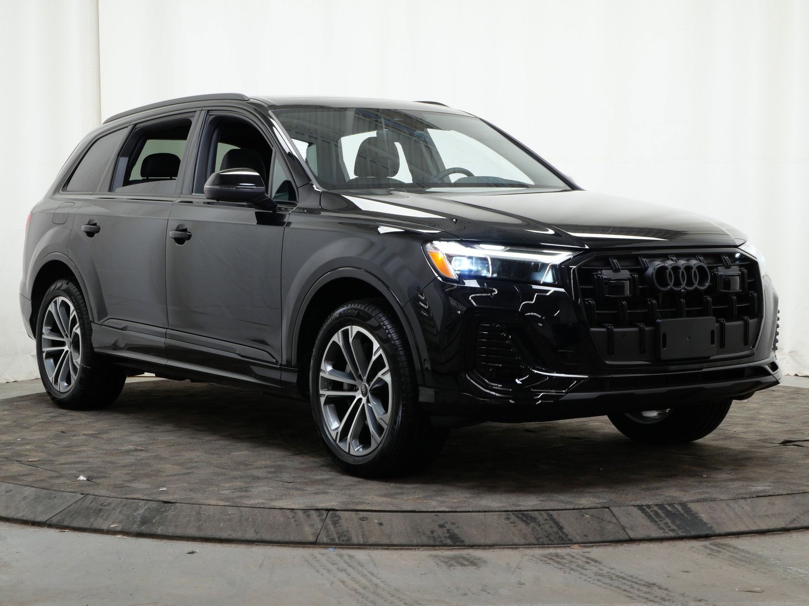Thumbnail: 2026 Audi Q7 - 8