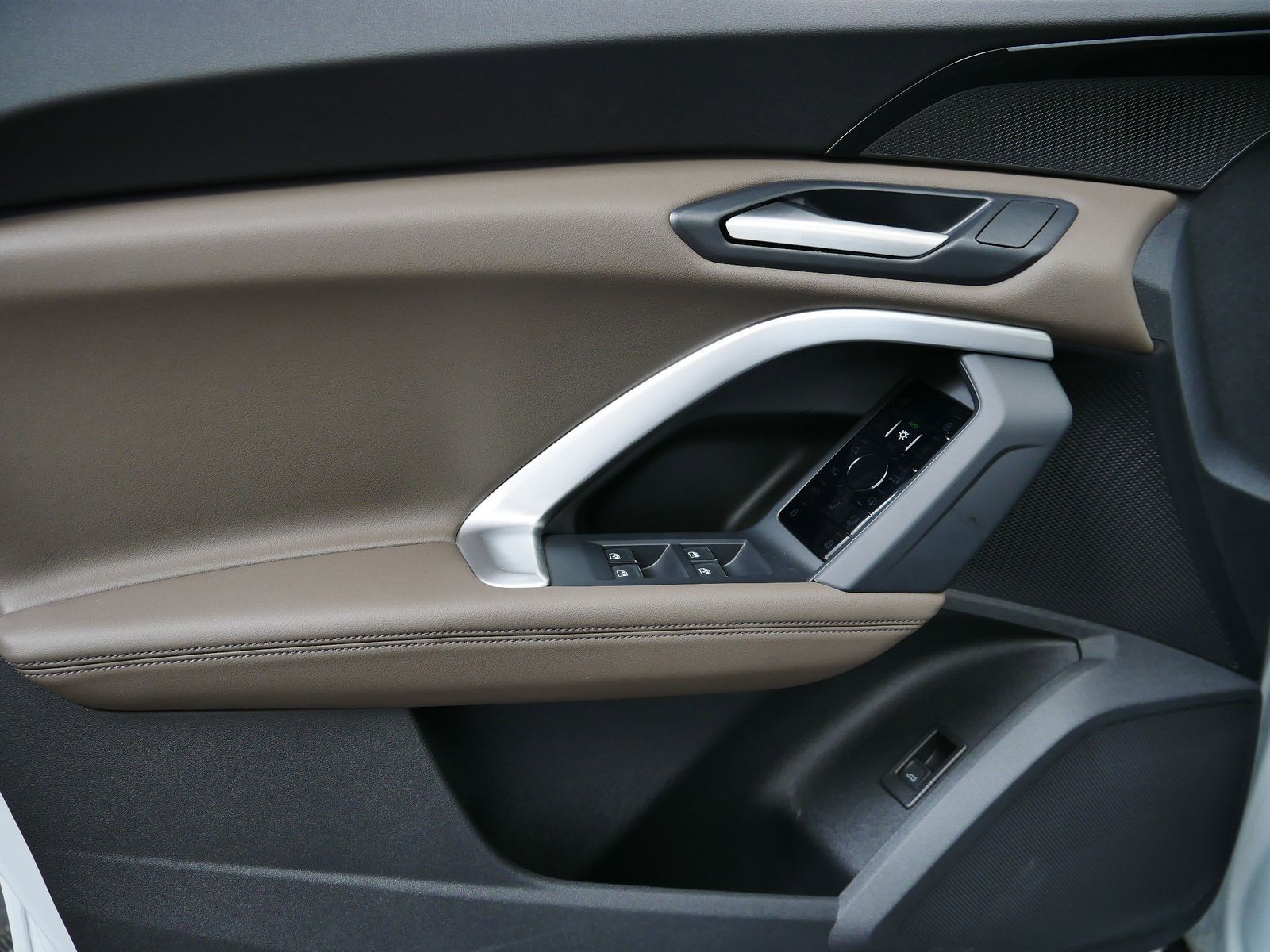 Thumbnail: 2025 Audi Q5 - 10