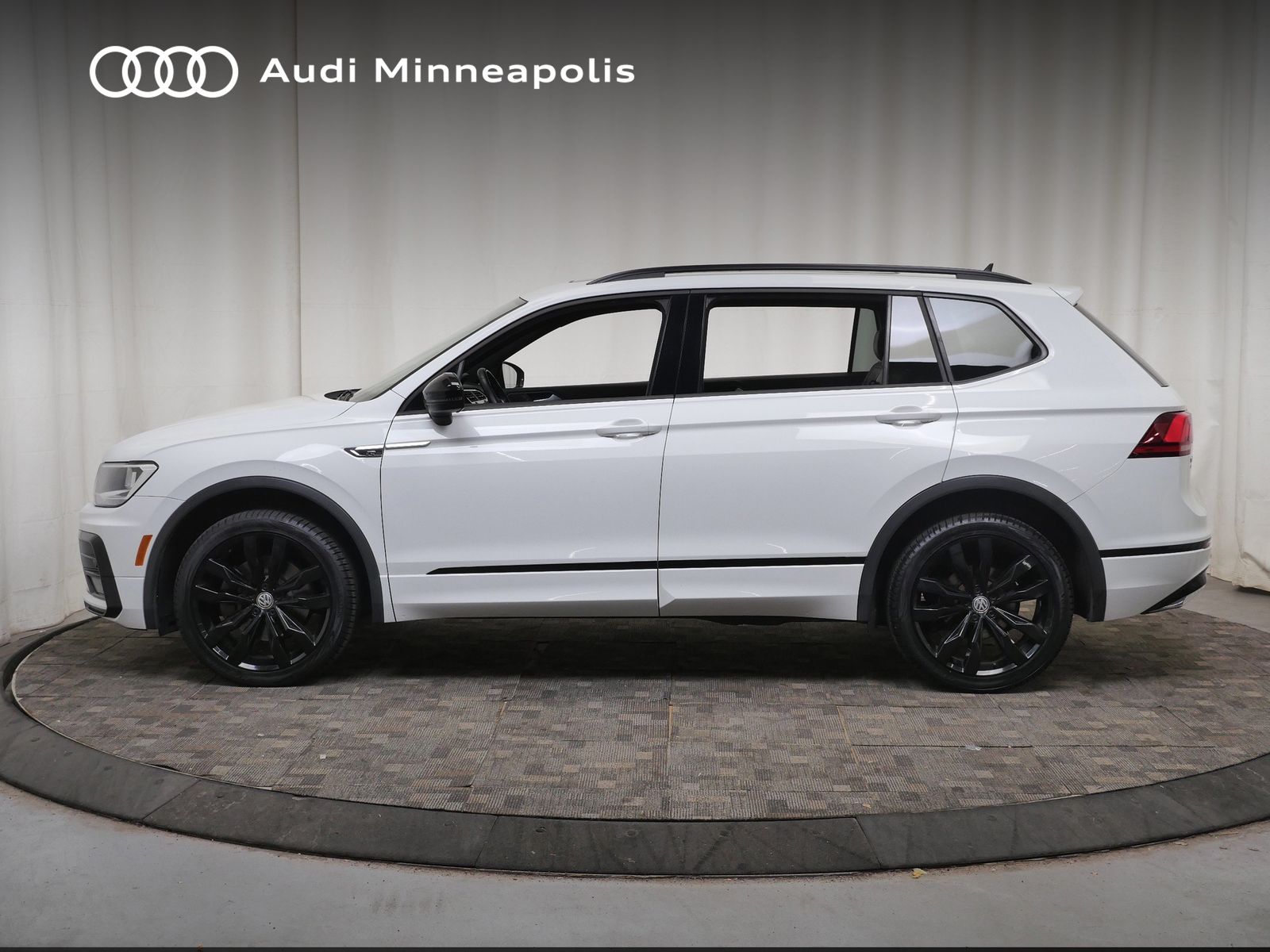 Thumbnail: 2020 Volkswagen Tiguan - 3