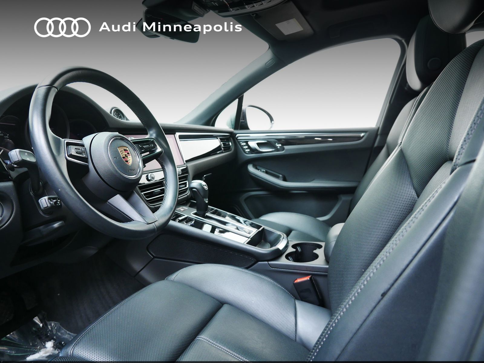 Thumbnail: 2023 Porsche Macan - 2