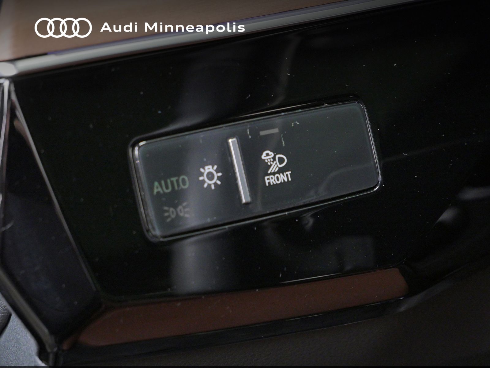 Thumbnail: 2024 Audi Q8 e-tron - 21