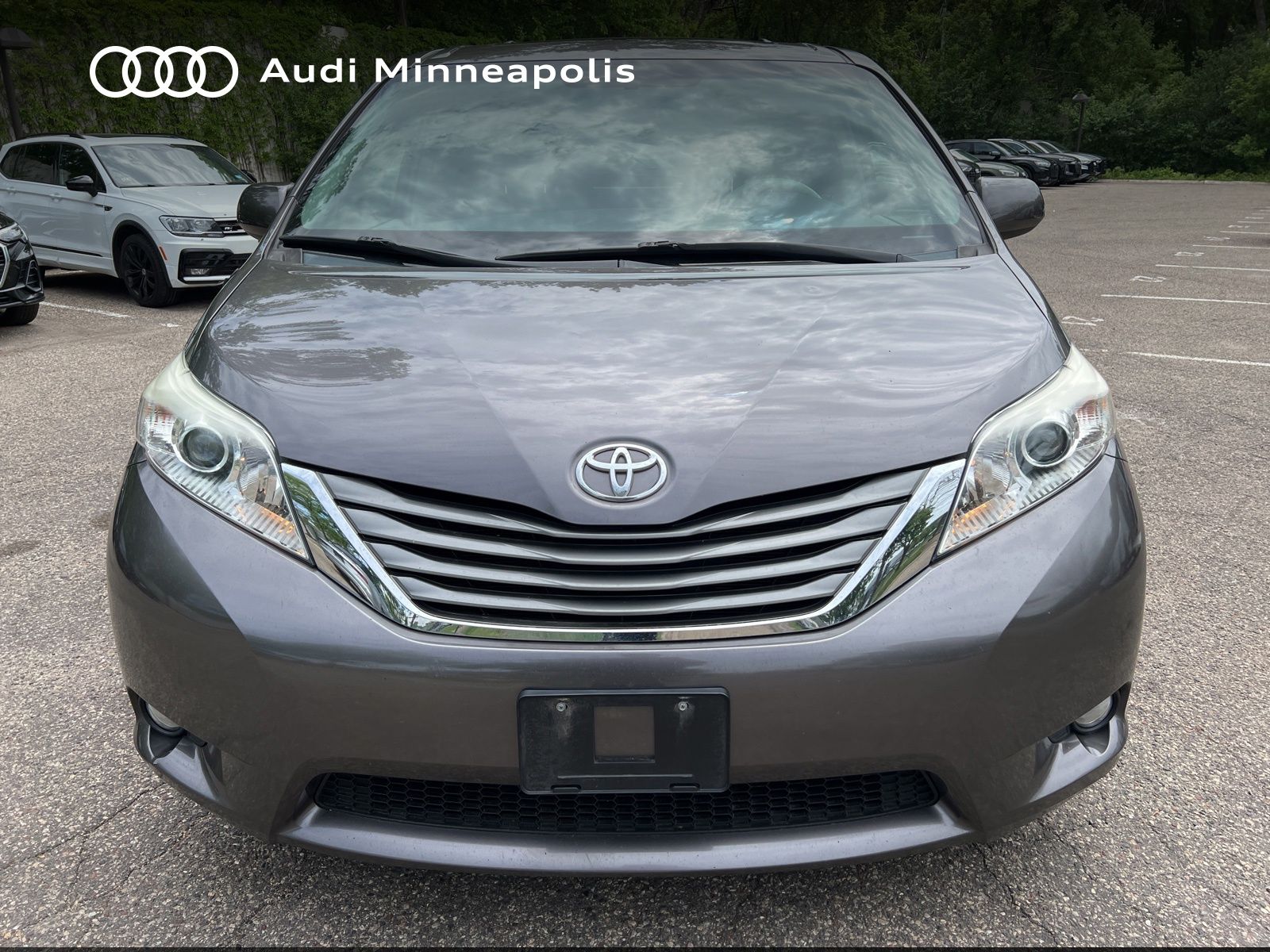 Thumbnail: 2013 Toyota Sienna - 10