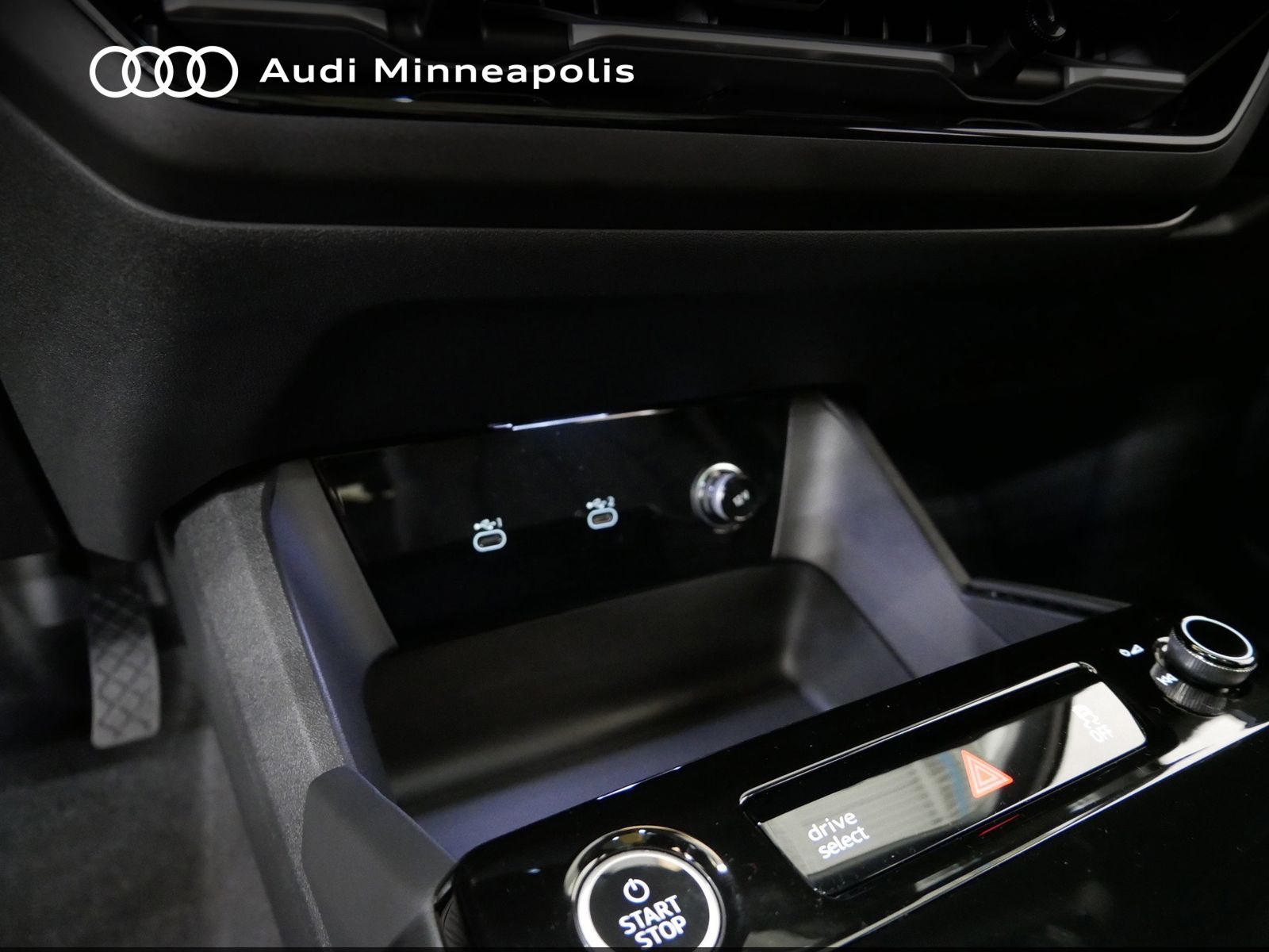 Thumbnail: 2025 Audi Q6 e-tron - 30