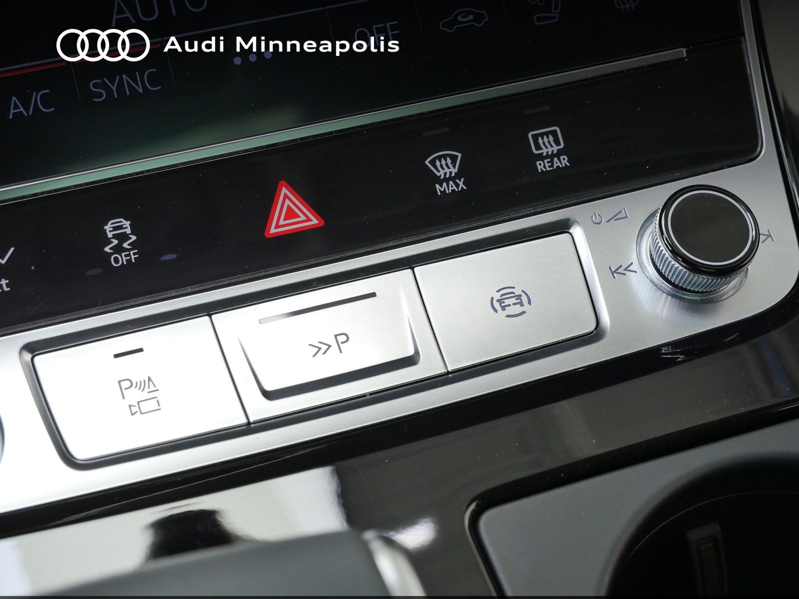 Thumbnail: 2023 Audi Q8 - 31