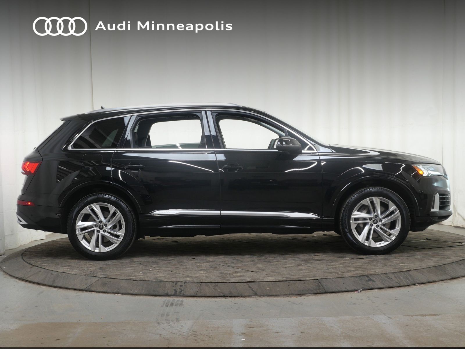 Thumbnail: 2023 Audi Q7 - 9