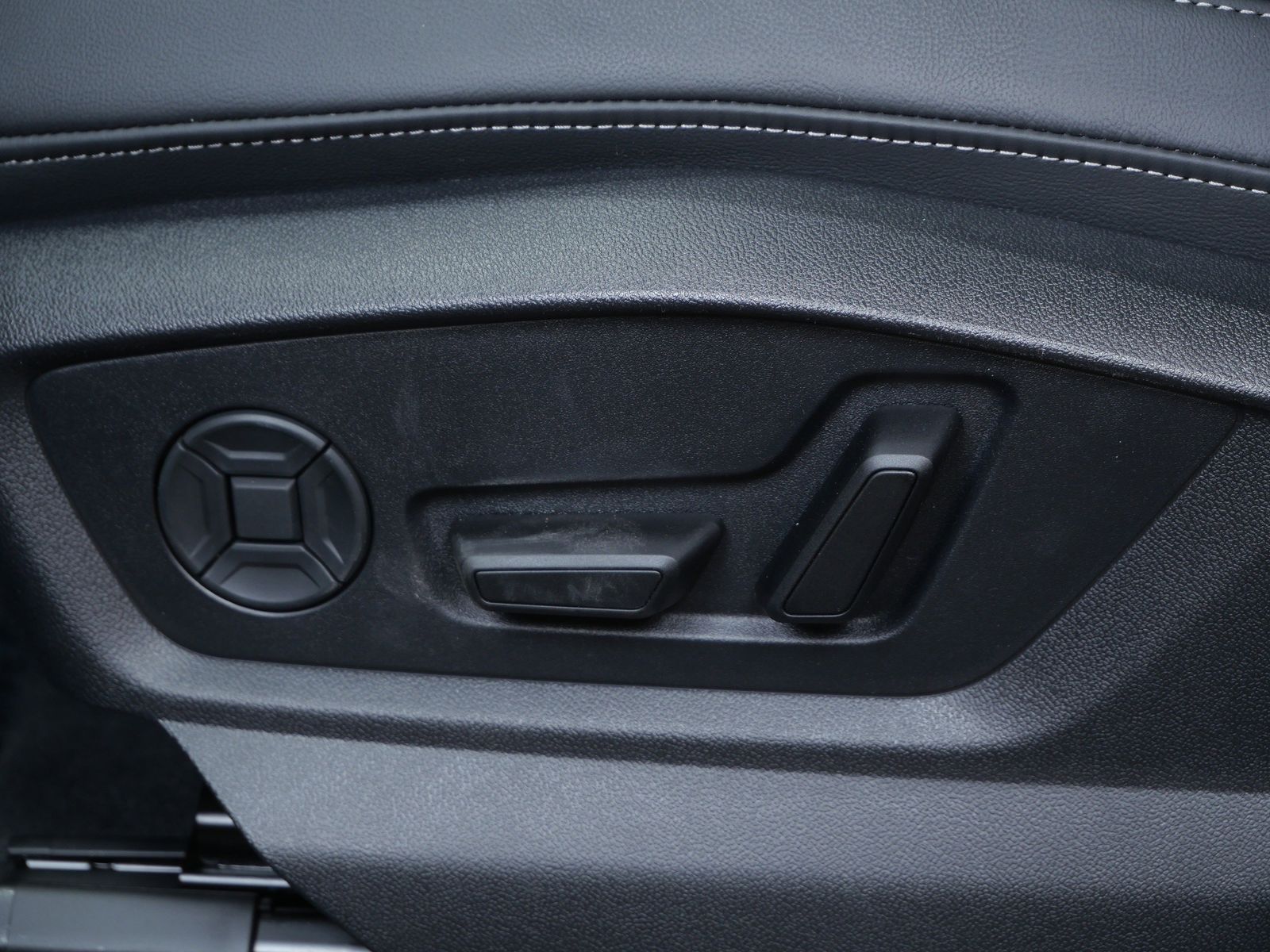 Thumbnail: 2026 Audi Q8 - 11