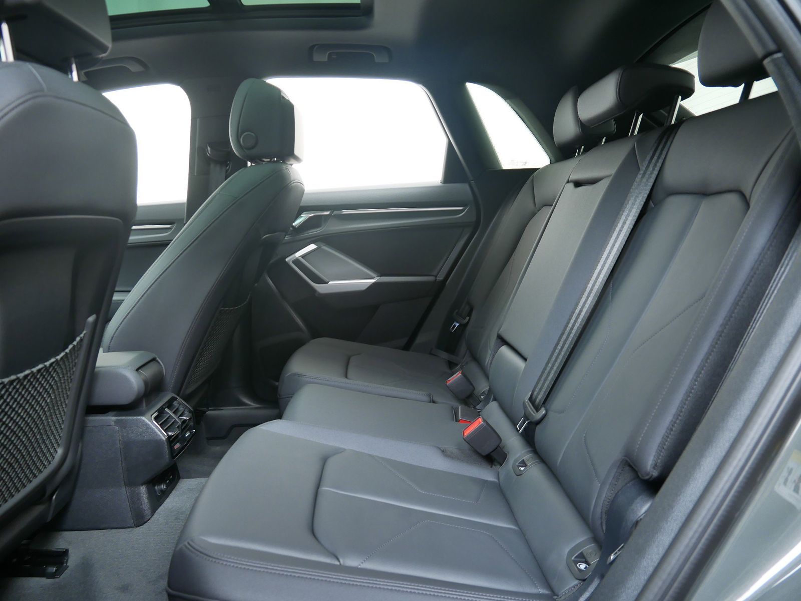 Thumbnail: 2025 Audi Q3 - 11