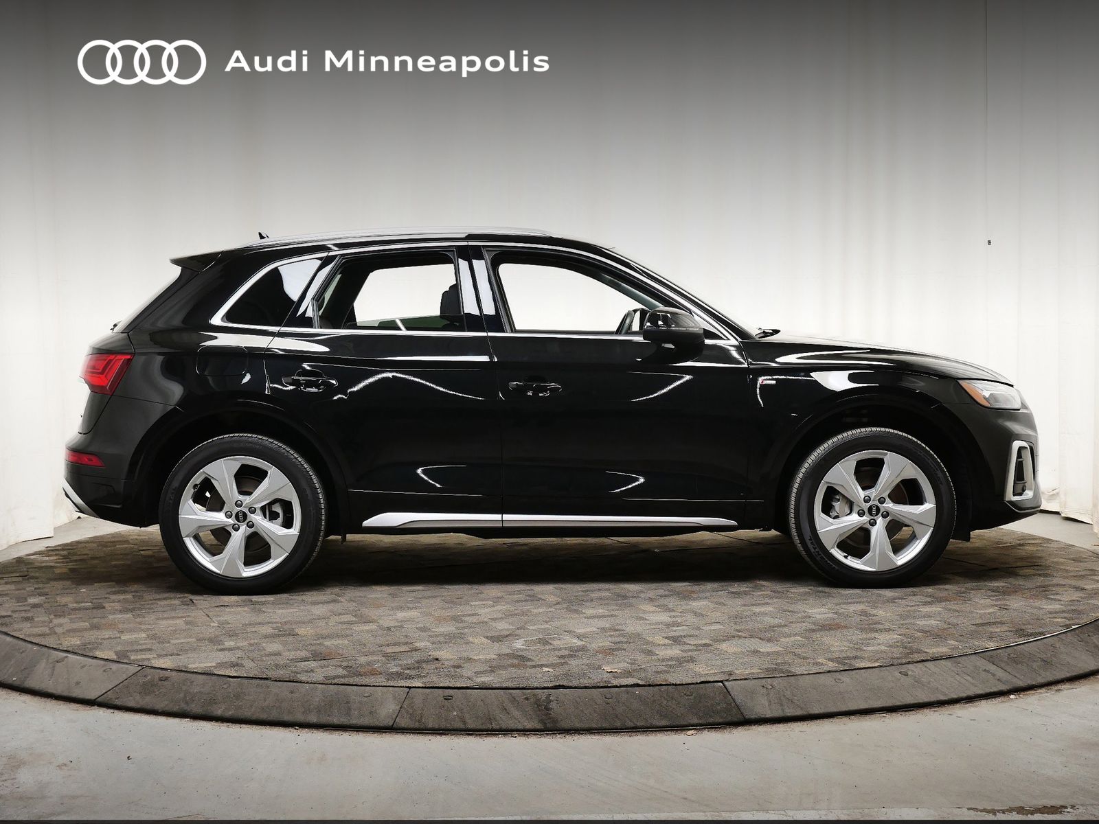 Thumbnail: 2023 Audi Q5 - 10