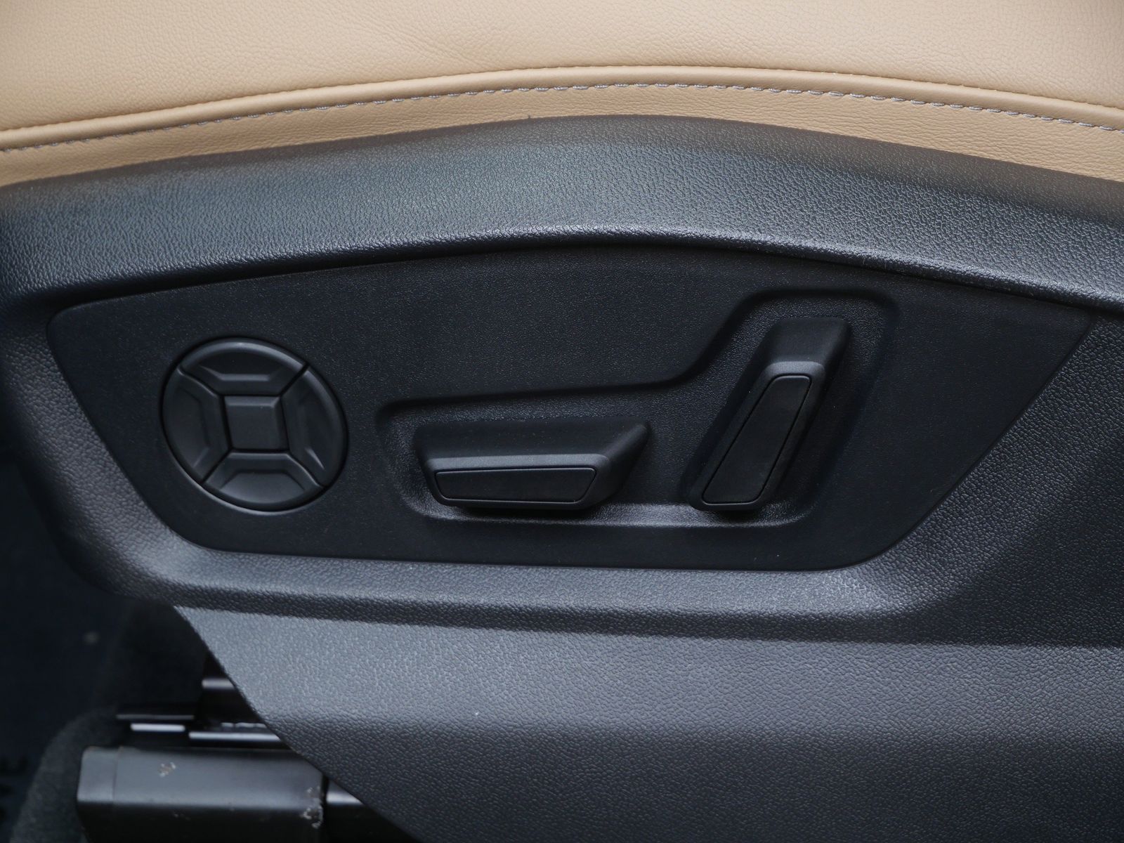 Thumbnail: 2026 Audi Q7 - 11