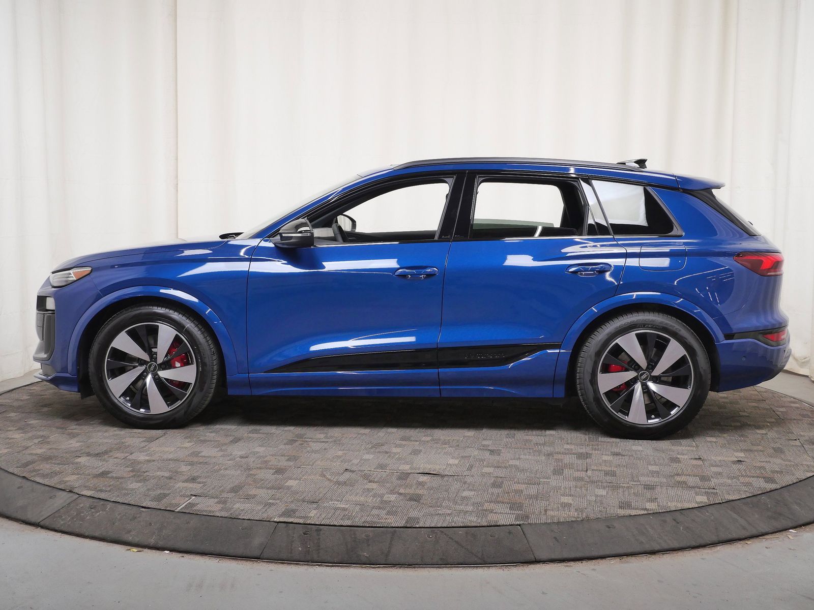 Thumbnail: 2027 Audi SQ6 e-tron - 3