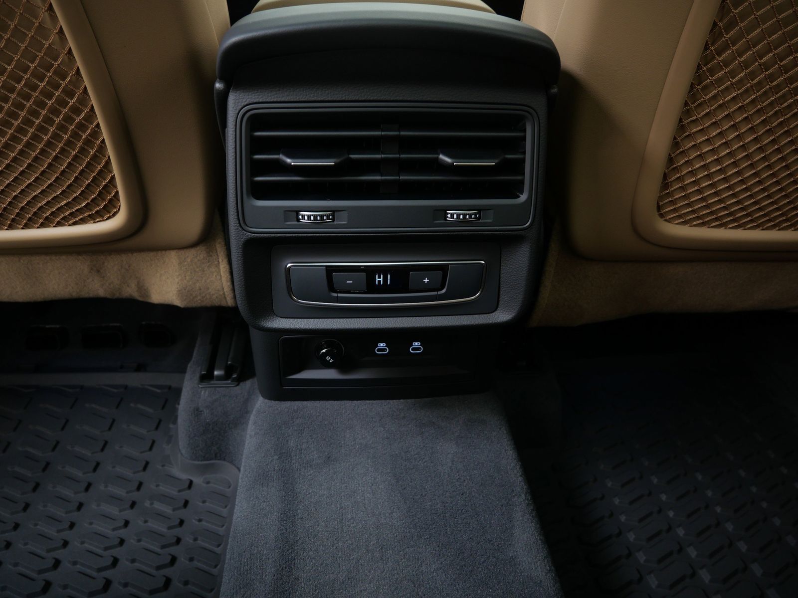 Thumbnail: 2026 Audi Q8 - 14