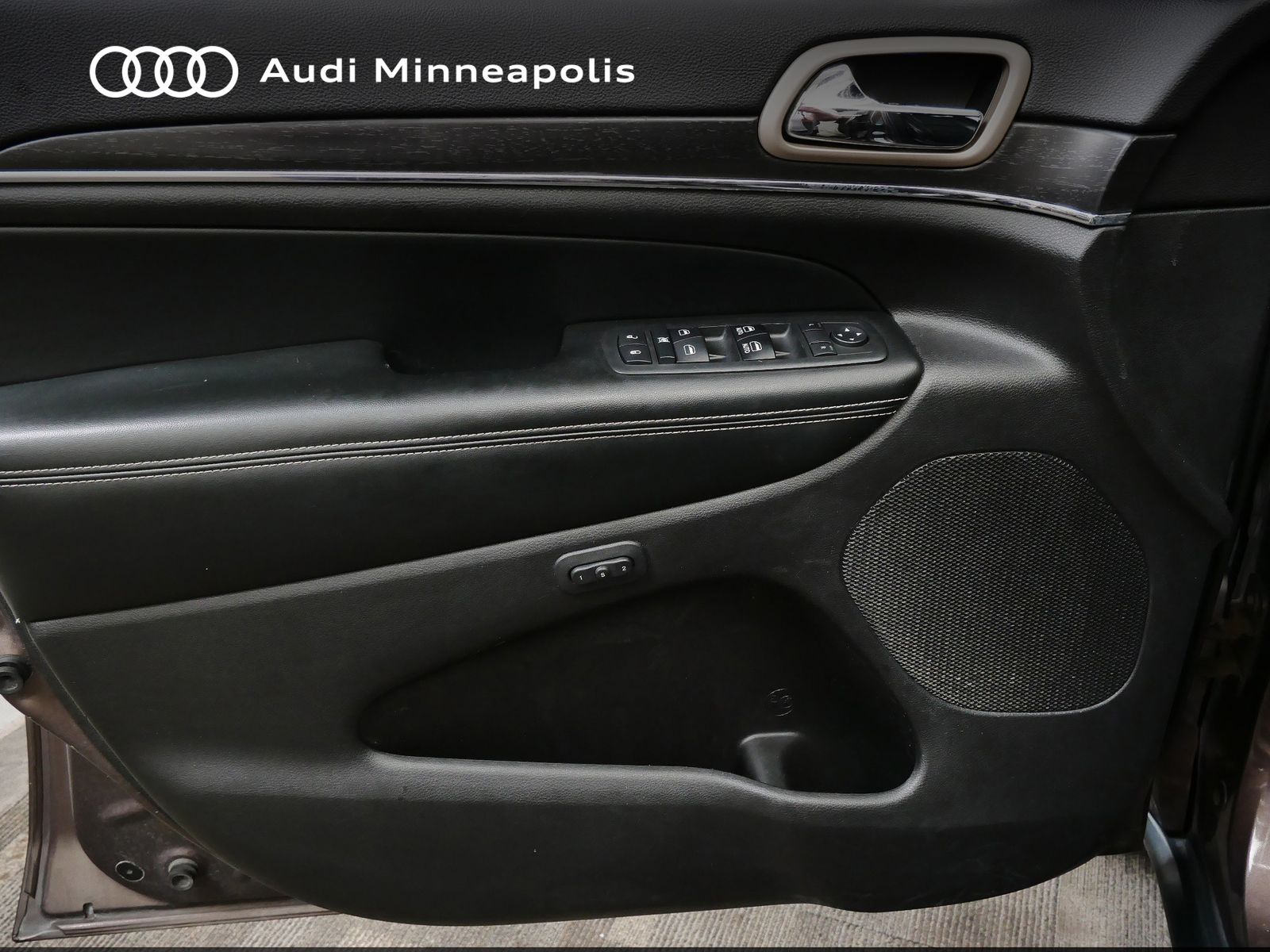 Thumbnail: 2017 Jeep Grand Cherokee - 12