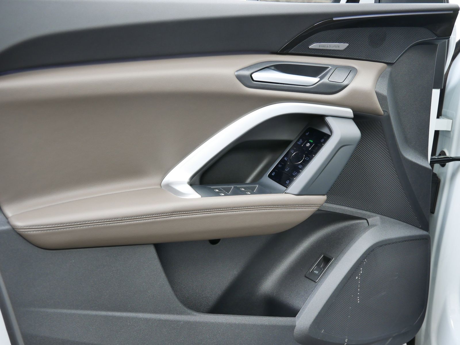 Thumbnail: 2025 Audi Q5 - 10