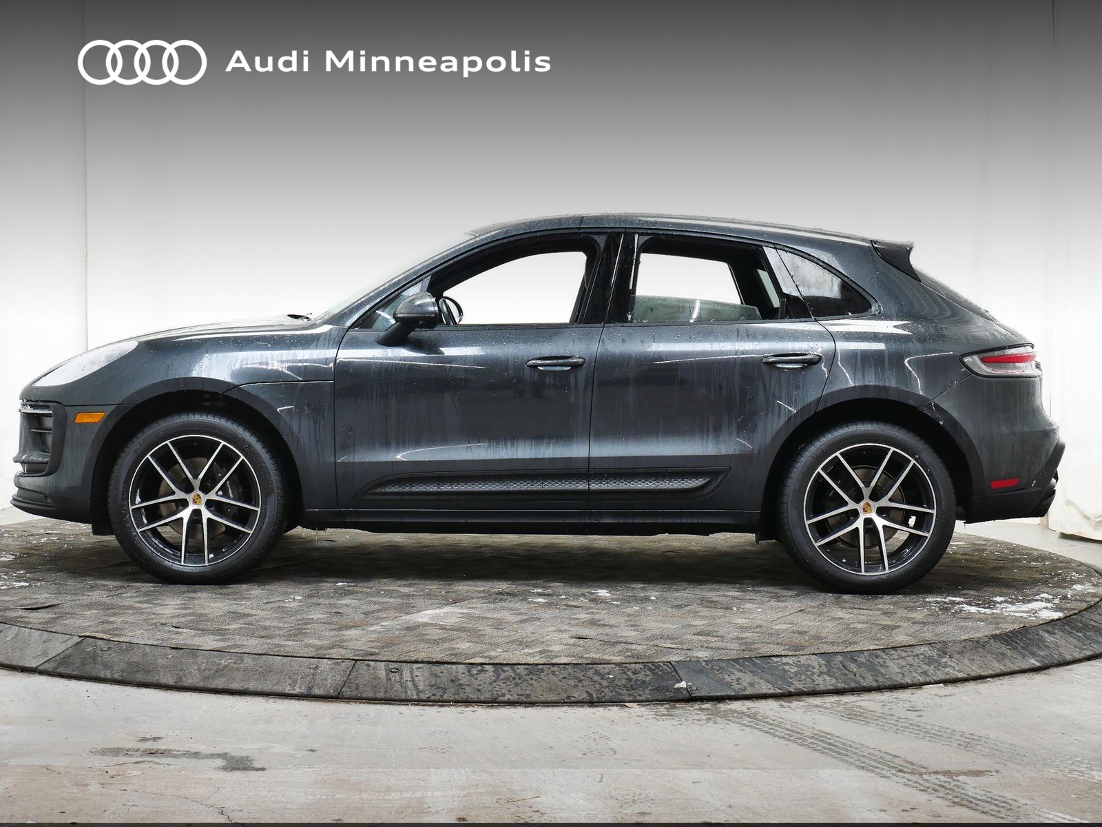 Thumbnail: 2023 Porsche Macan - 3