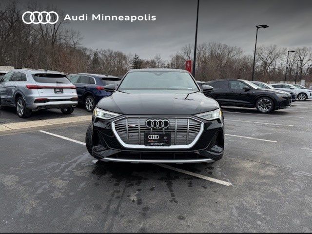 Thumbnail: 2023 Audi e-tron S - 4