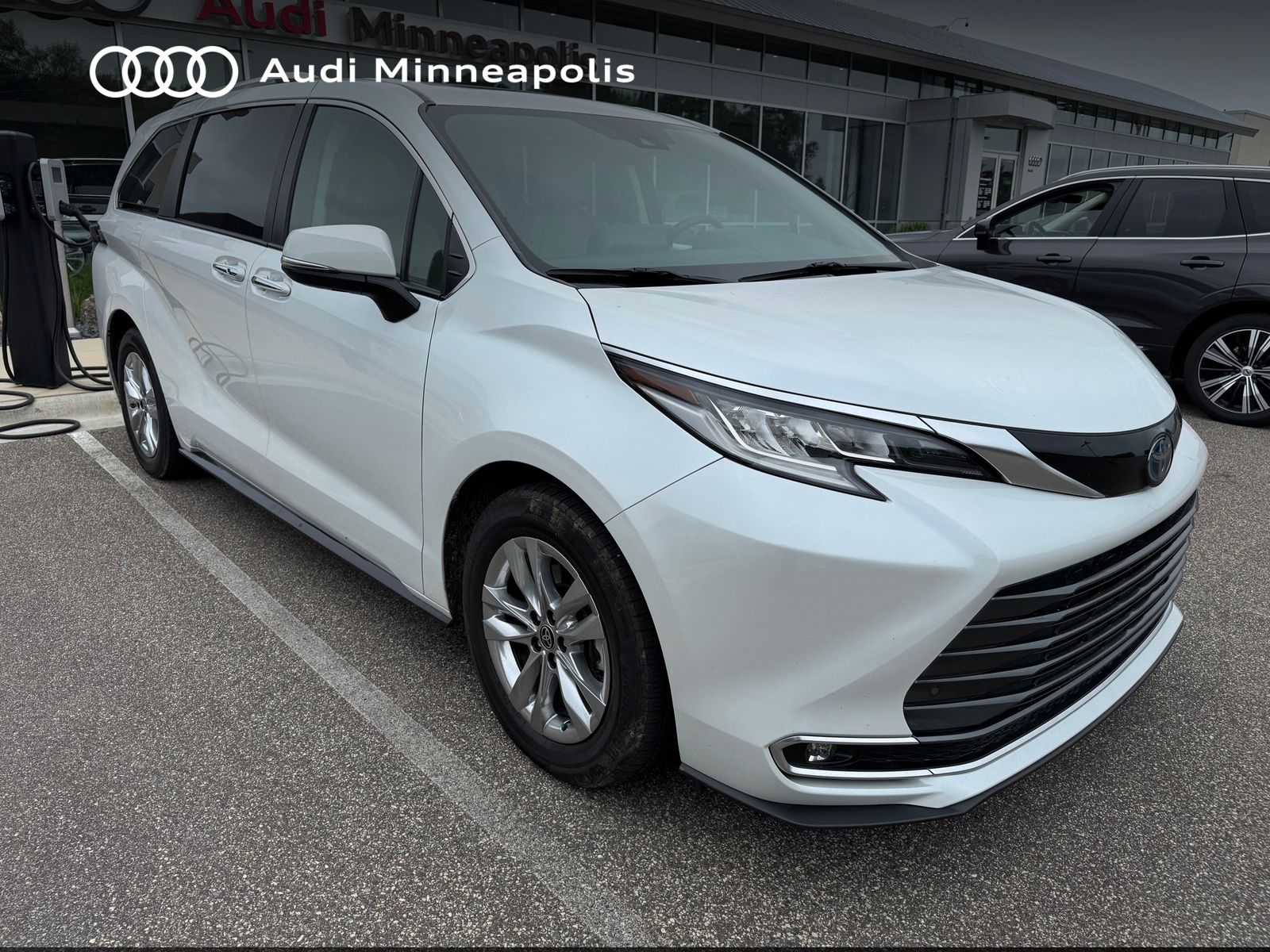 2022 Toyota Sienna Limited -
                  Golden Valley, MN