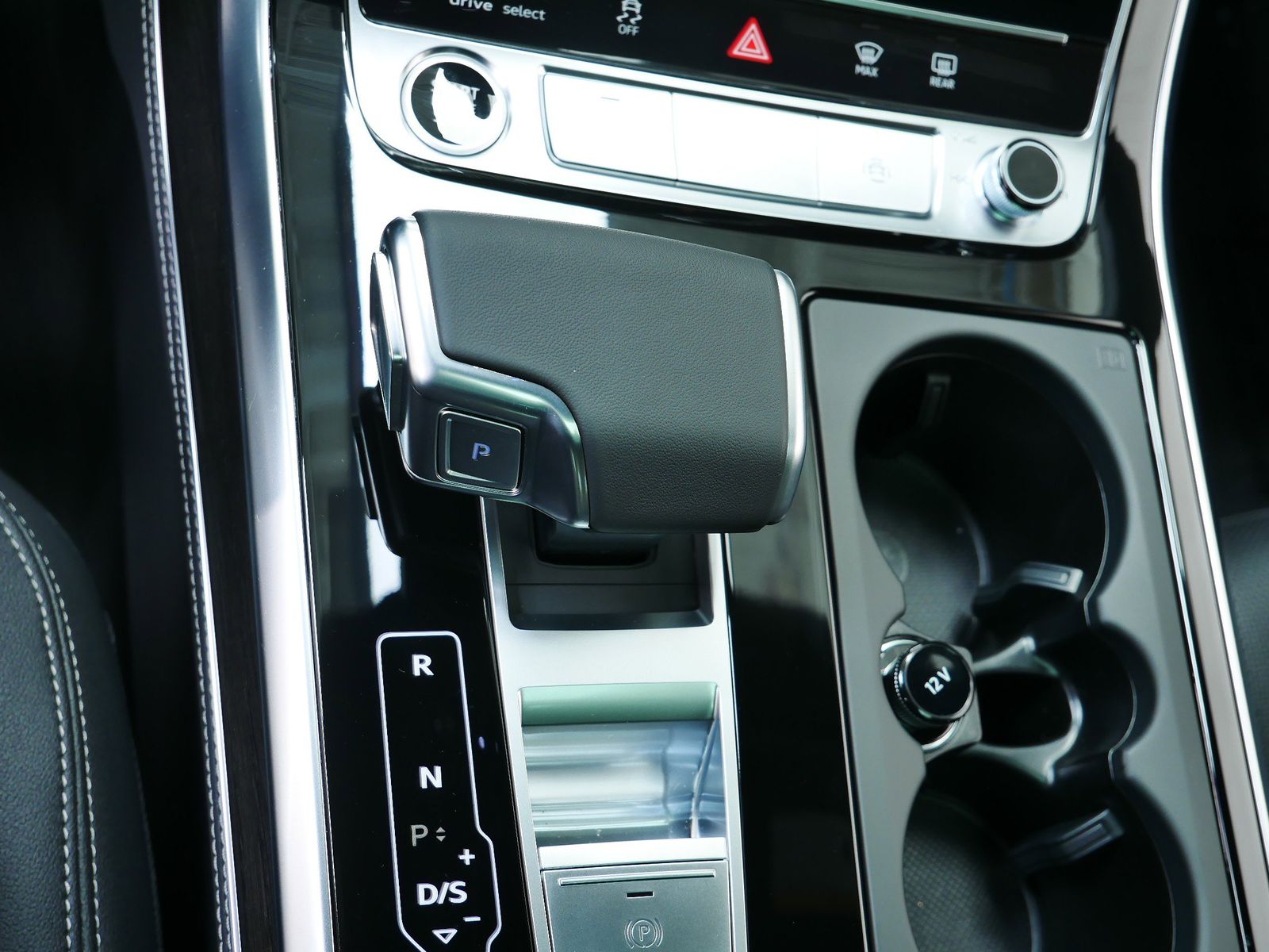 Thumbnail: 2026 Audi Q8 - 14