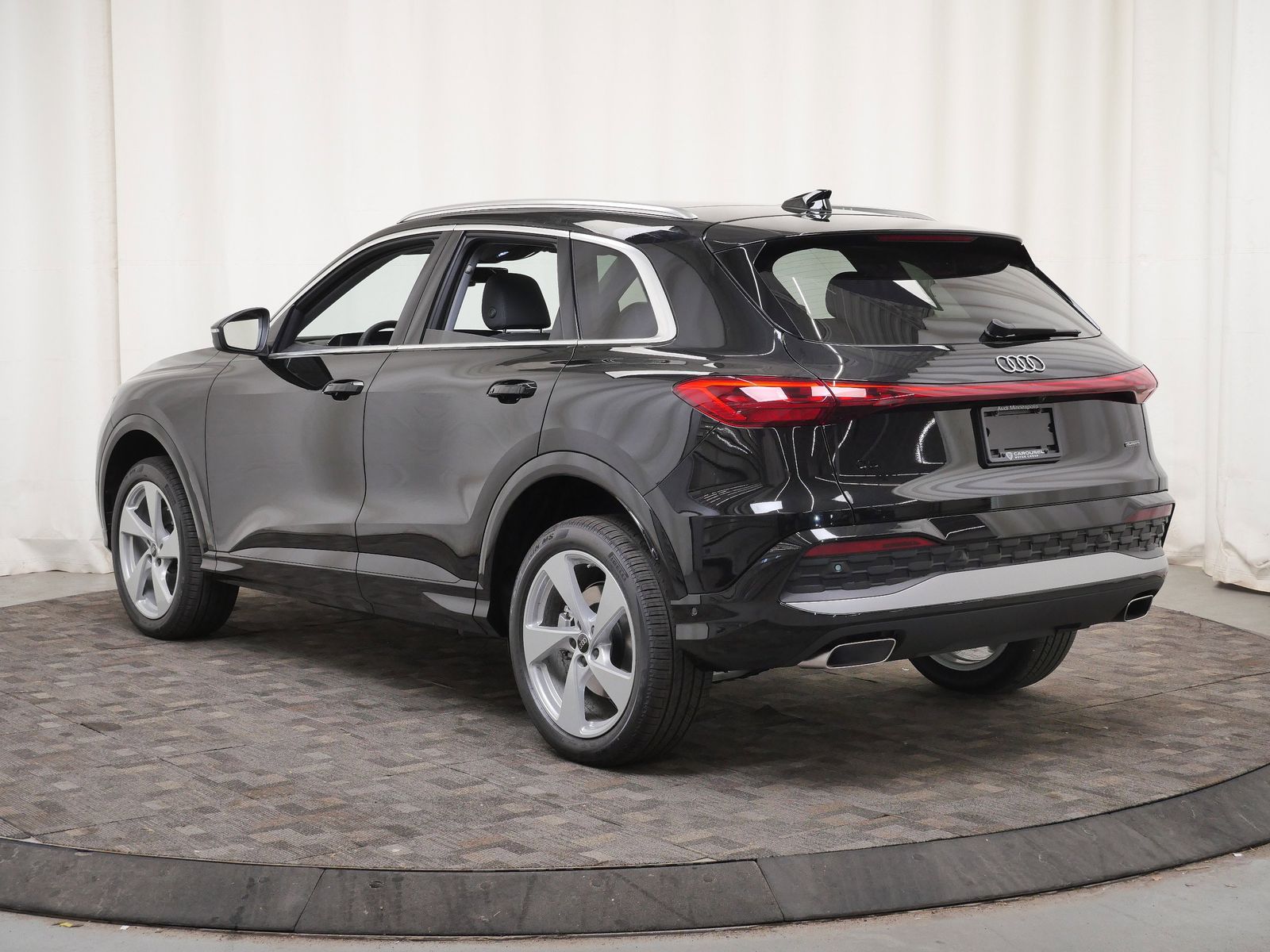 Thumbnail: 2026 Audi Q5 - 4