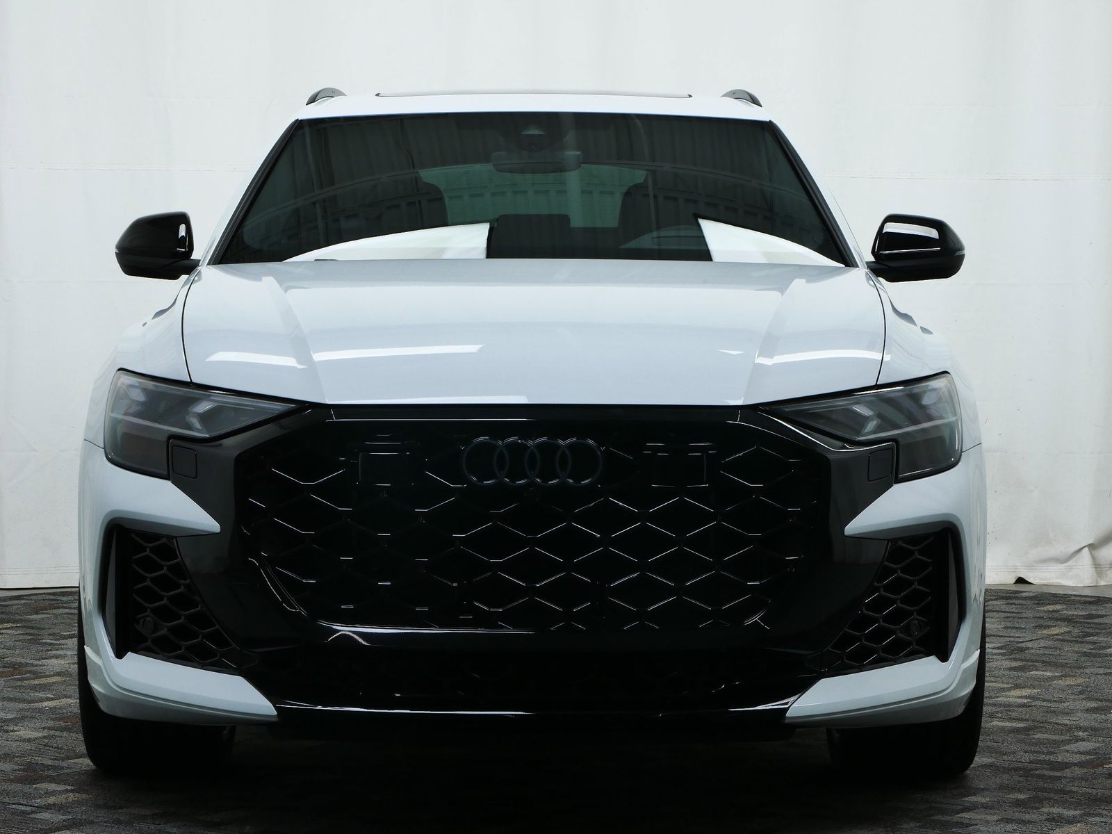 Thumbnail: 2025 Audi RS Q8 - 9