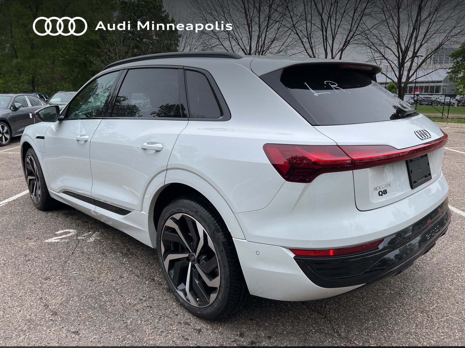 Thumbnail: 2024 Audi Q8 e-tron - 10