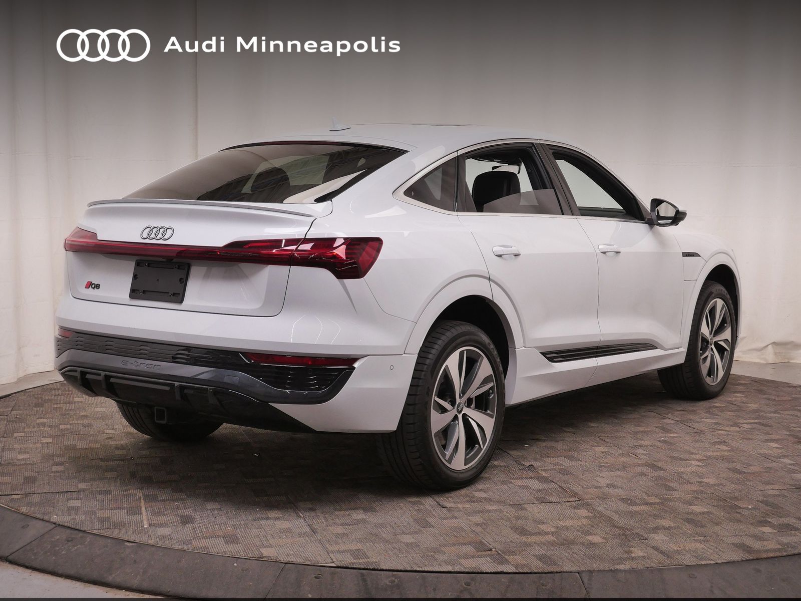Thumbnail: 2024 Audi Q8 e-tron - 6
