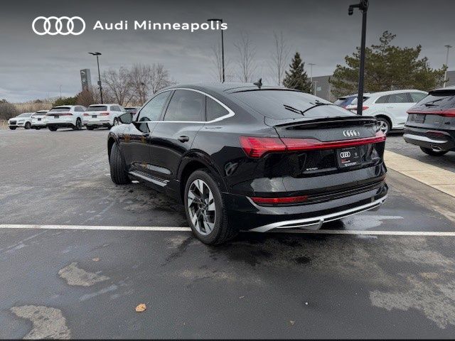 Thumbnail: 2023 Audi e-tron S - 10