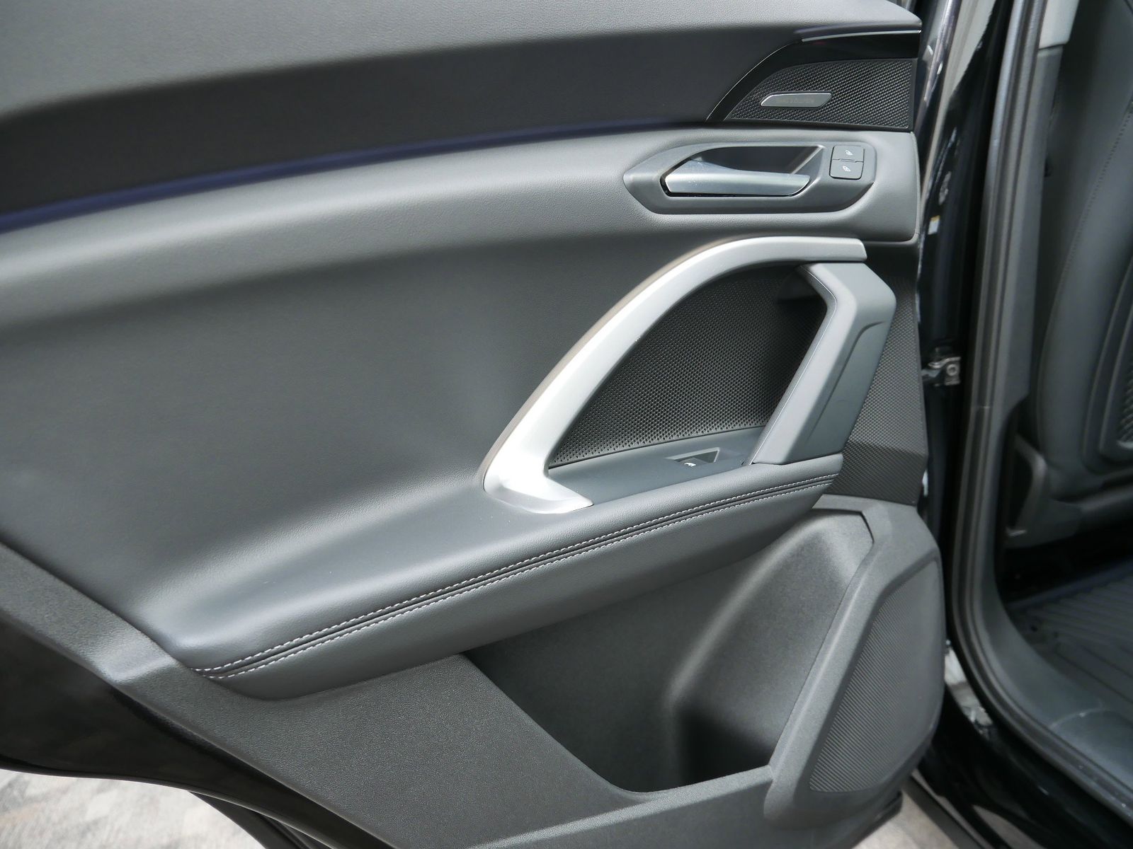 Thumbnail: 2025 Audi Q5 - 13