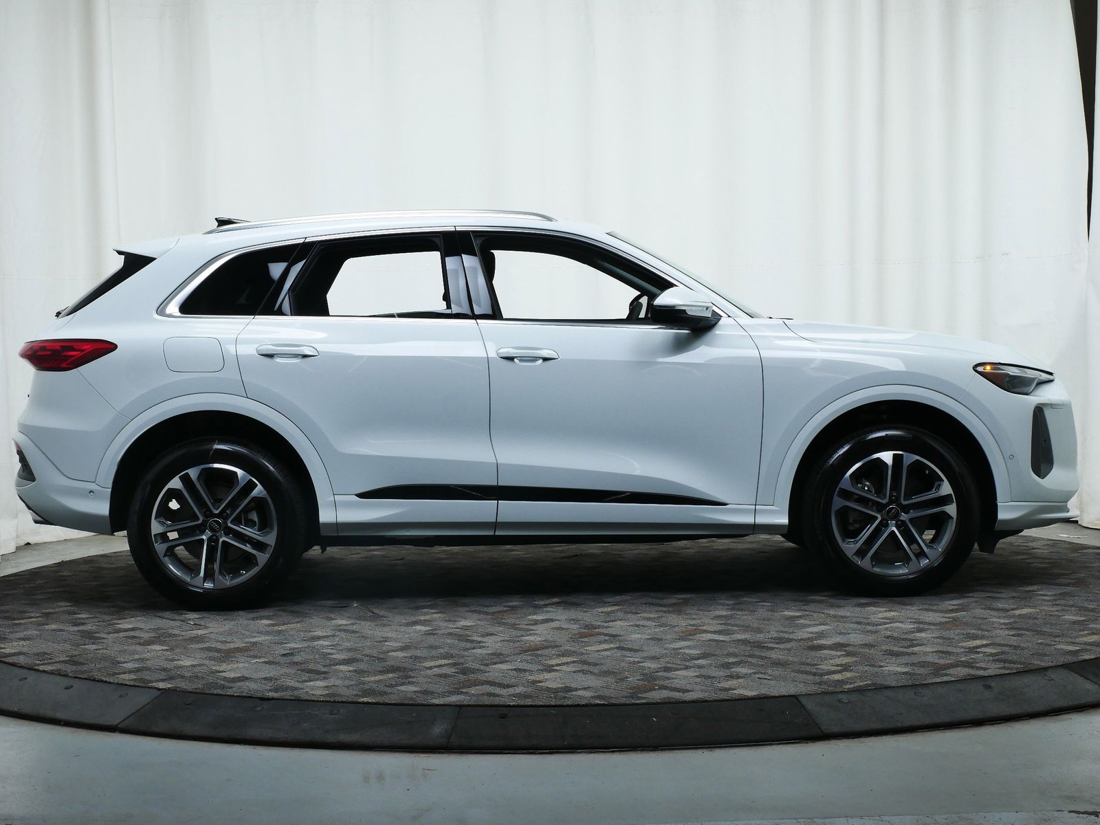 Thumbnail: 2025 Audi Q5 - 7