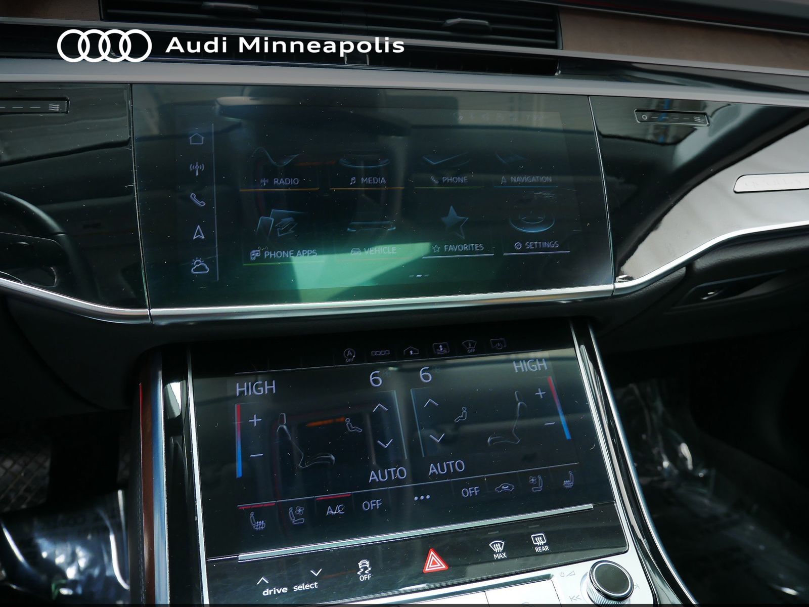 Thumbnail: 2022 Audi A8 - 30