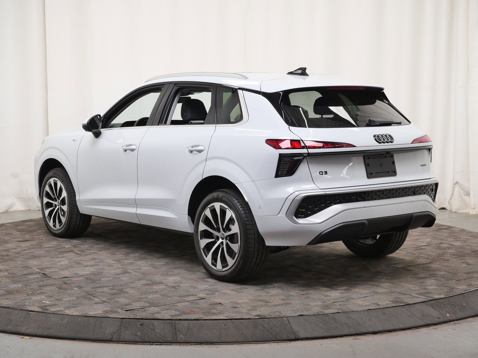 Thumbnail: 2026 Audi Q3 - 4