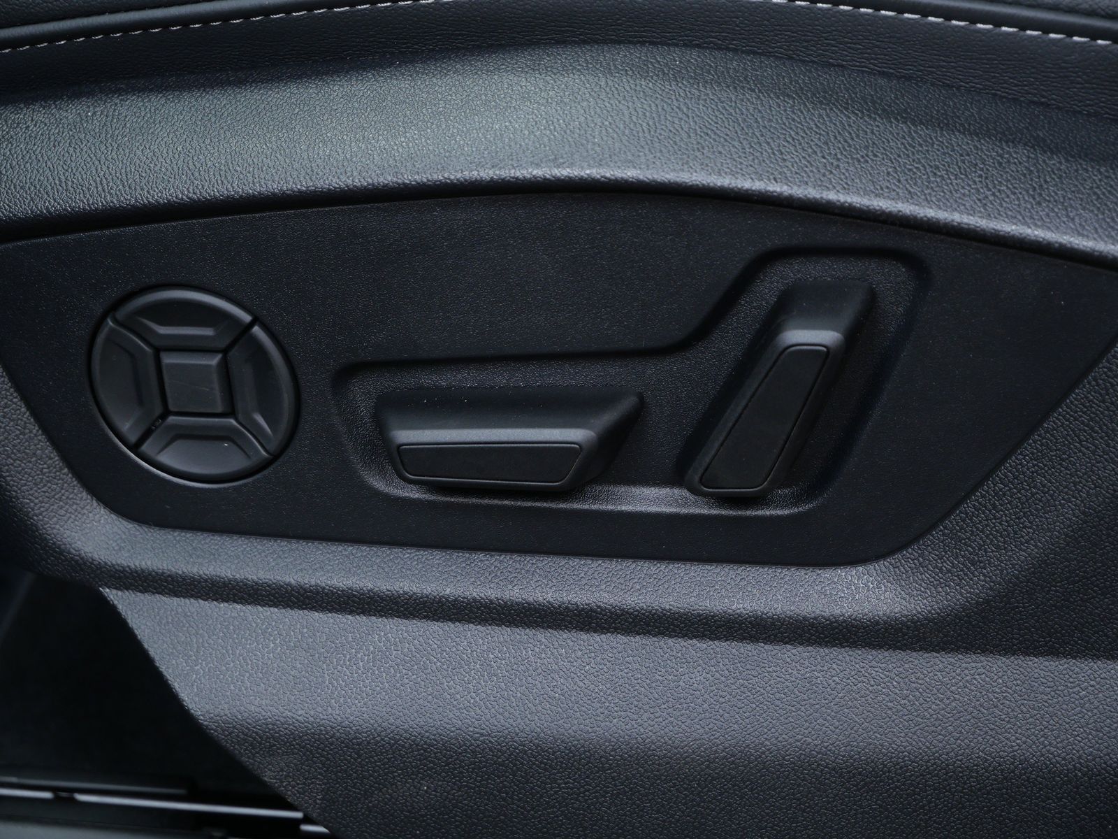 Thumbnail: 2026 Audi Q7 - 11